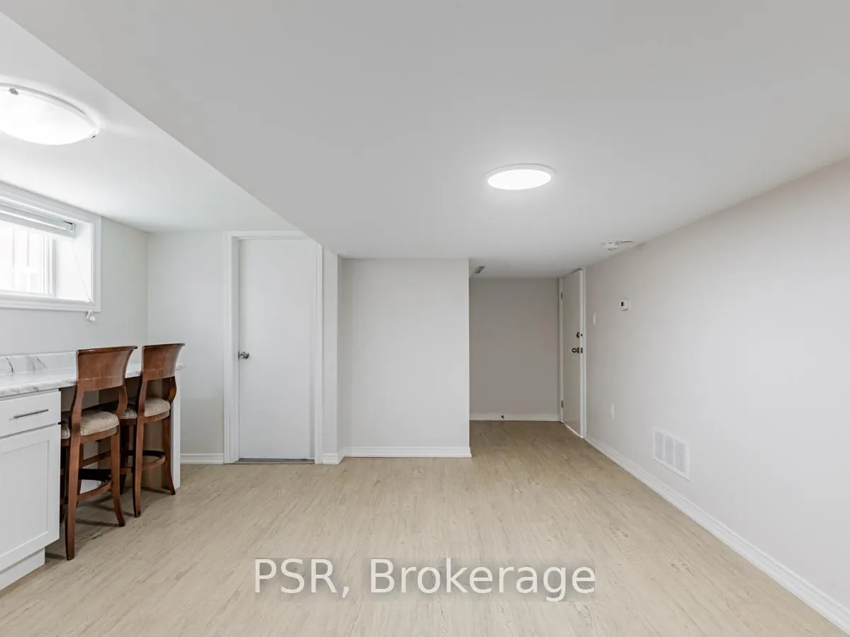 Photo 6 of Unit Bsmt, 41 Fairholme Avenue, Toronto, Englemount-Lawrence — HOMEH