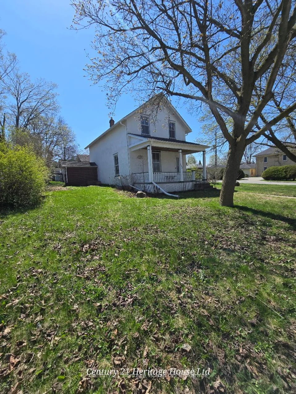Front of 152 Charles Street E