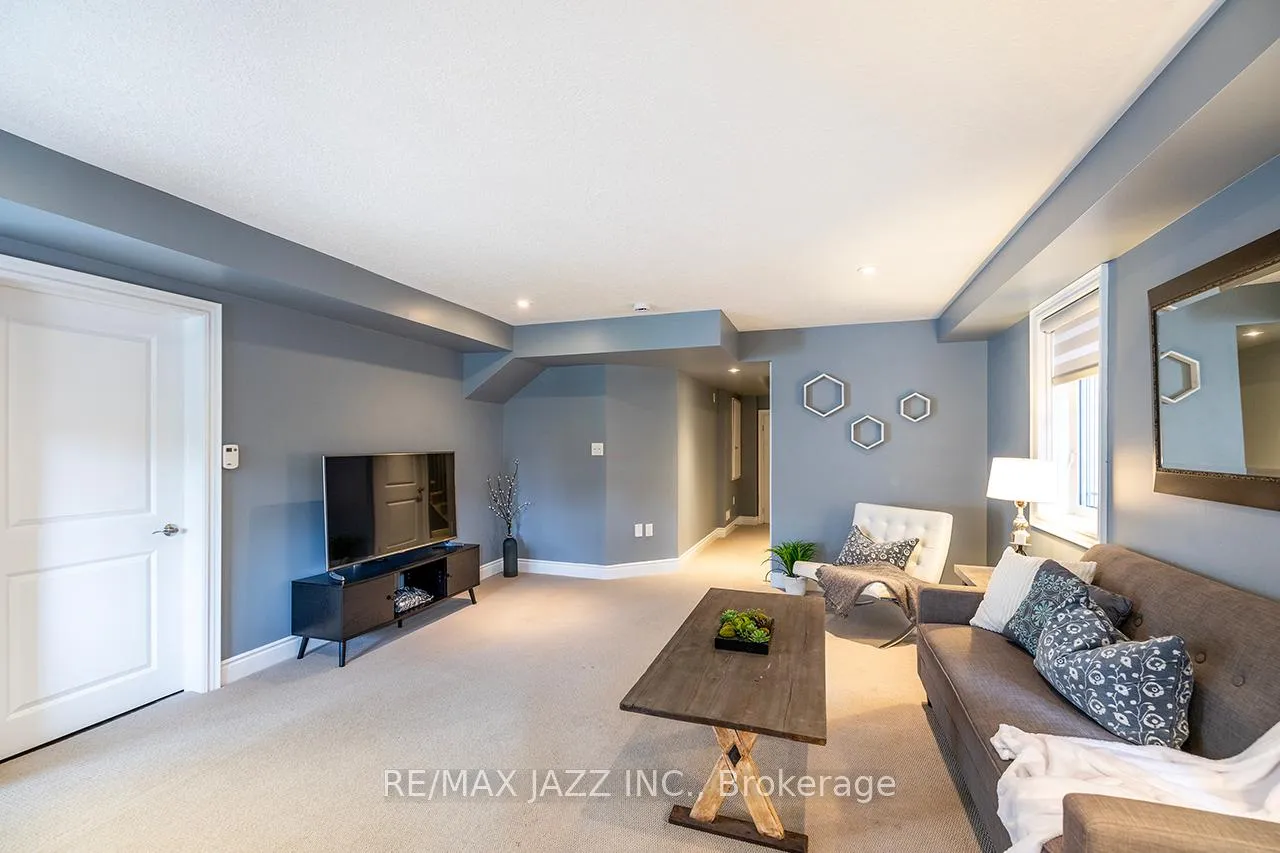 Photo 35 of 43 Elmer Adams Drive, Clarington, Courtice — HOMEH