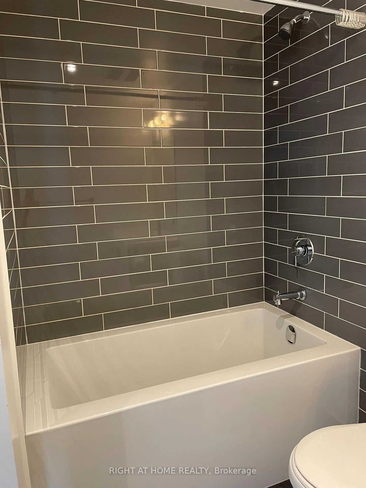 Photo 15 of Unit 410, 55 Speers Road, Oakville, Central — HOMEH