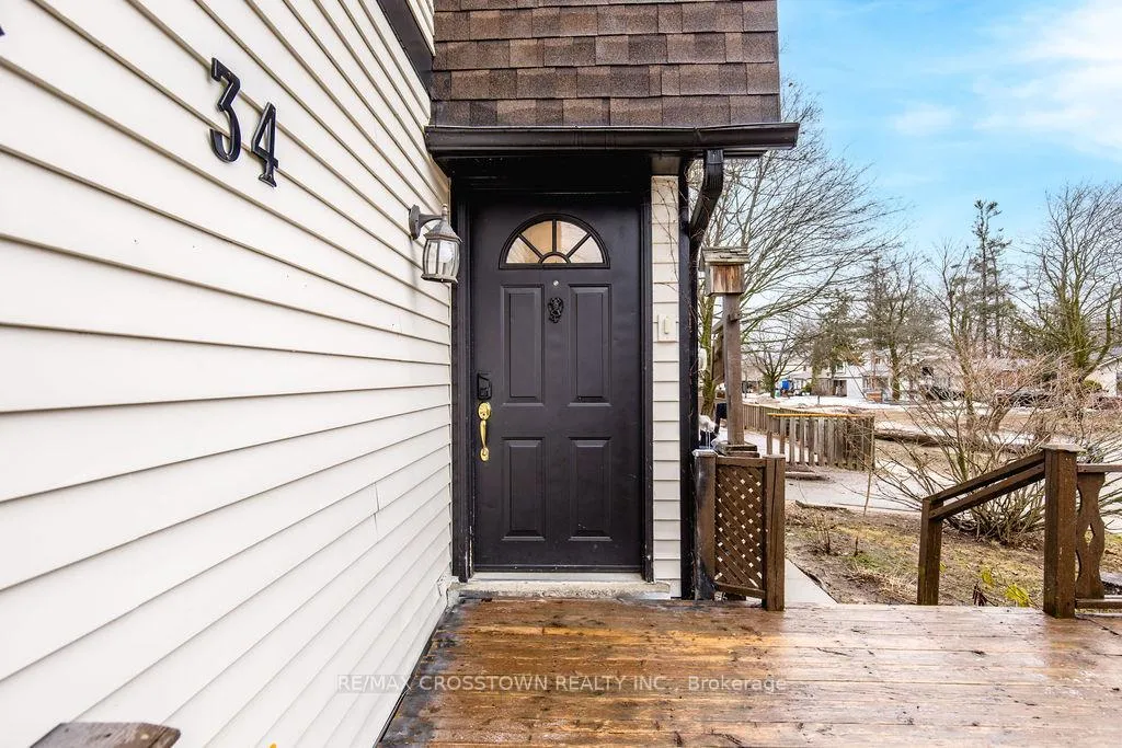Photo 4 of 34 Kipling Place, Barrie, Letitia Heights — HOMEH