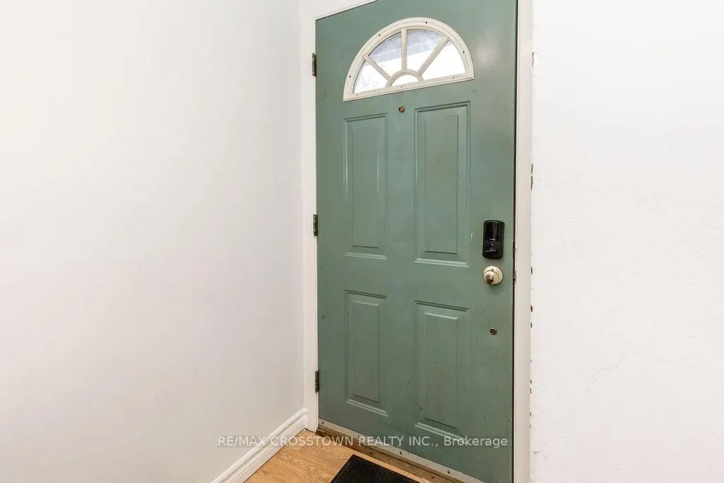 Photo 6 of 34 Kipling Place, Barrie, Letitia Heights — HOMEH
