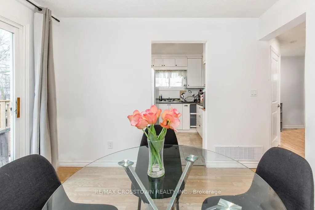 Photo 14 of 34 Kipling Place, Barrie, Letitia Heights — HOMEH