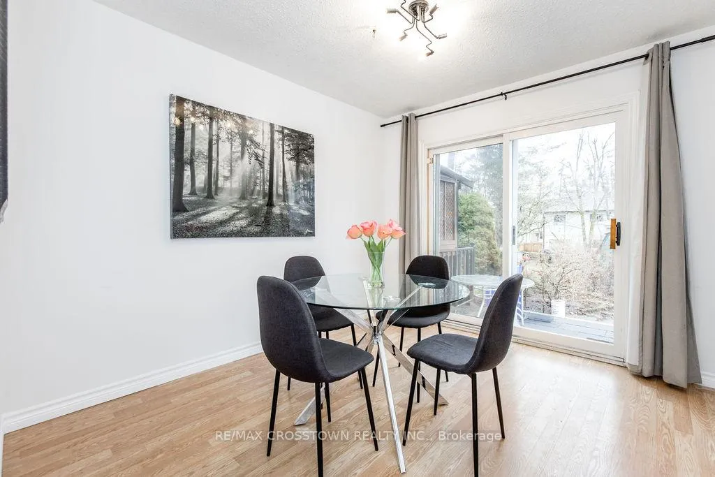 Photo 16 of 34 Kipling Place, Barrie, Letitia Heights — HOMEH