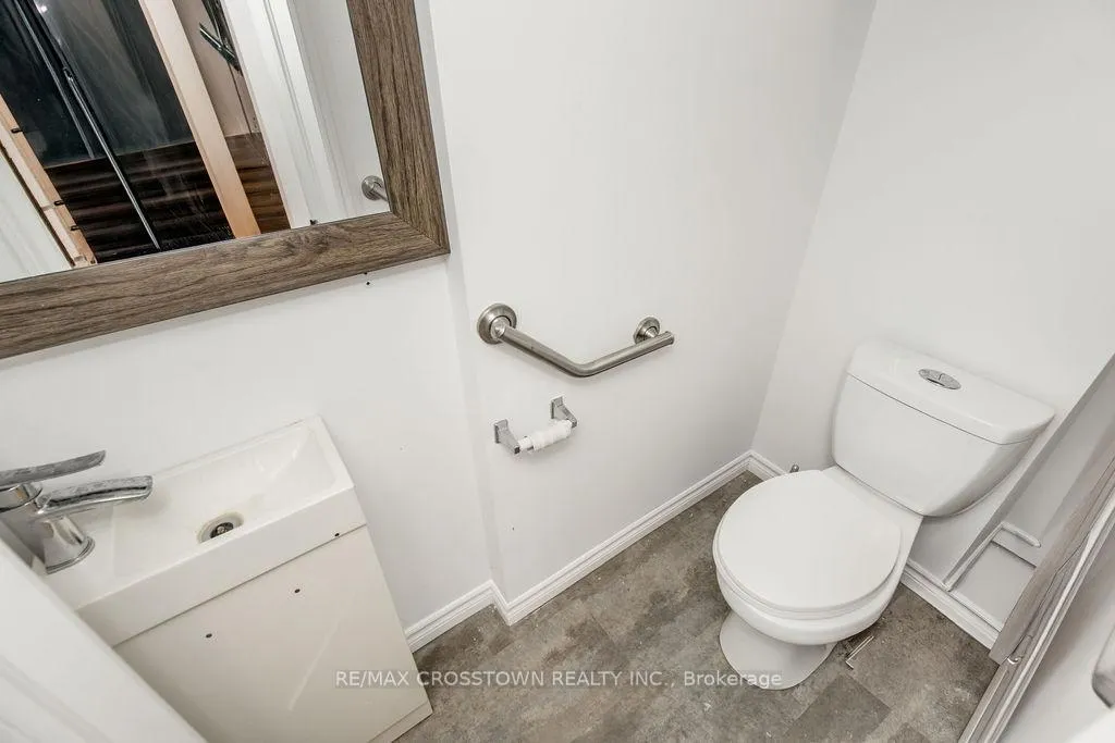 Photo 21 of 34 Kipling Place, Barrie, Letitia Heights — HOMEH