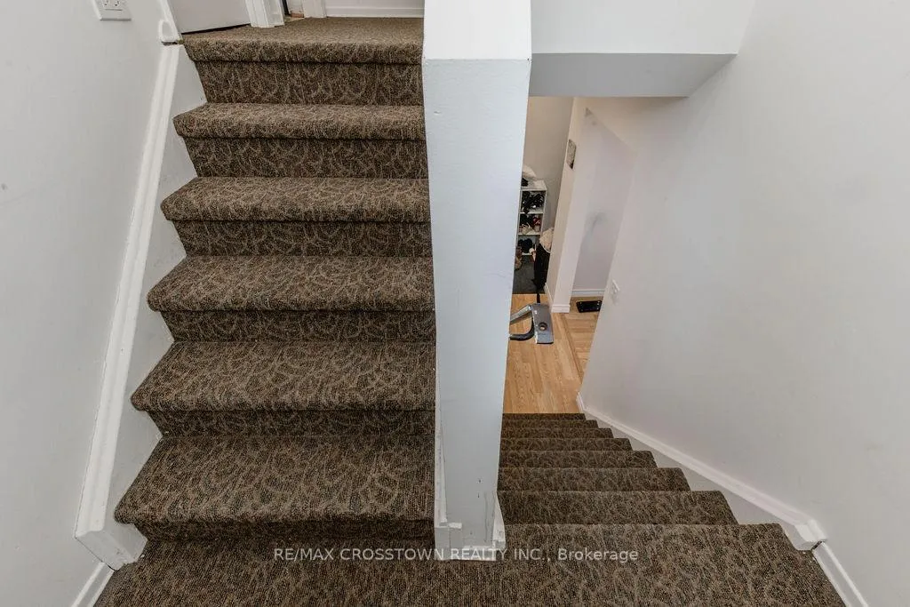 Photo 22 of 34 Kipling Place, Barrie, Letitia Heights — HOMEH