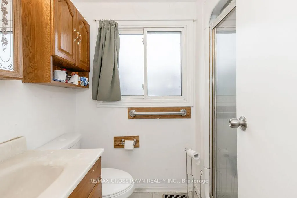 Photo 23 of 34 Kipling Place, Barrie, Letitia Heights — HOMEH