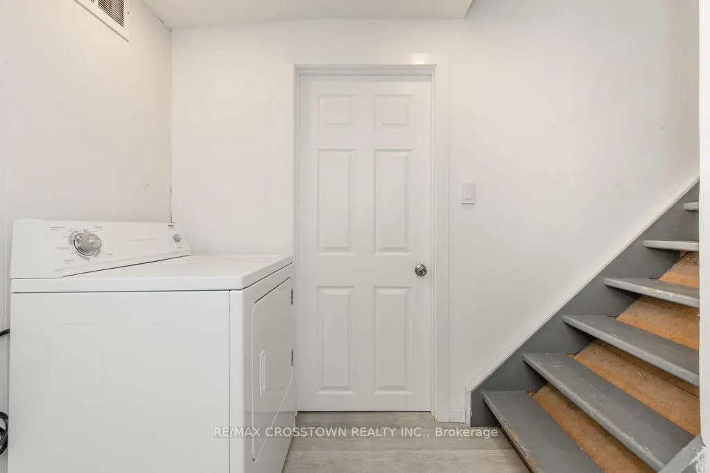 Photo 30 of 34 Kipling Place, Barrie, Letitia Heights — HOMEH