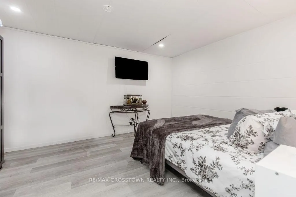 Photo 31 of 34 Kipling Place, Barrie, Letitia Heights — HOMEH