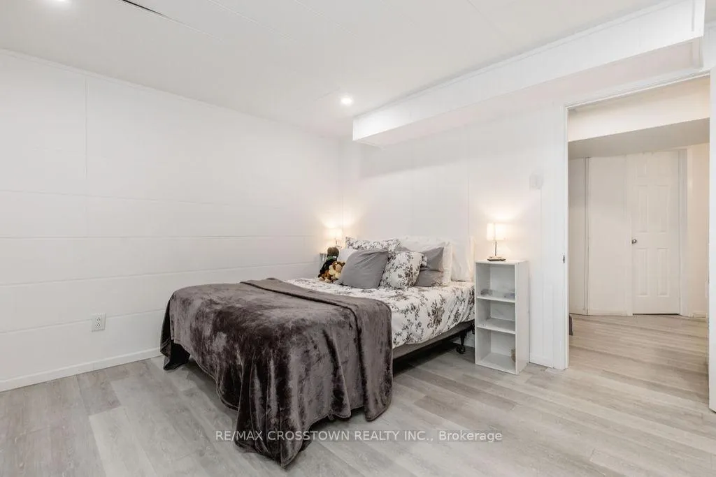 Photo 32 of 34 Kipling Place, Barrie, Letitia Heights — HOMEH