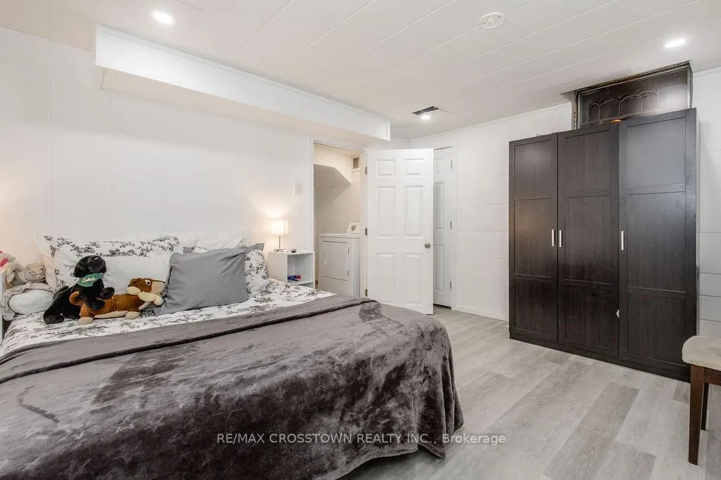 Photo 33 of 34 Kipling Place, Barrie, Letitia Heights — HOMEH