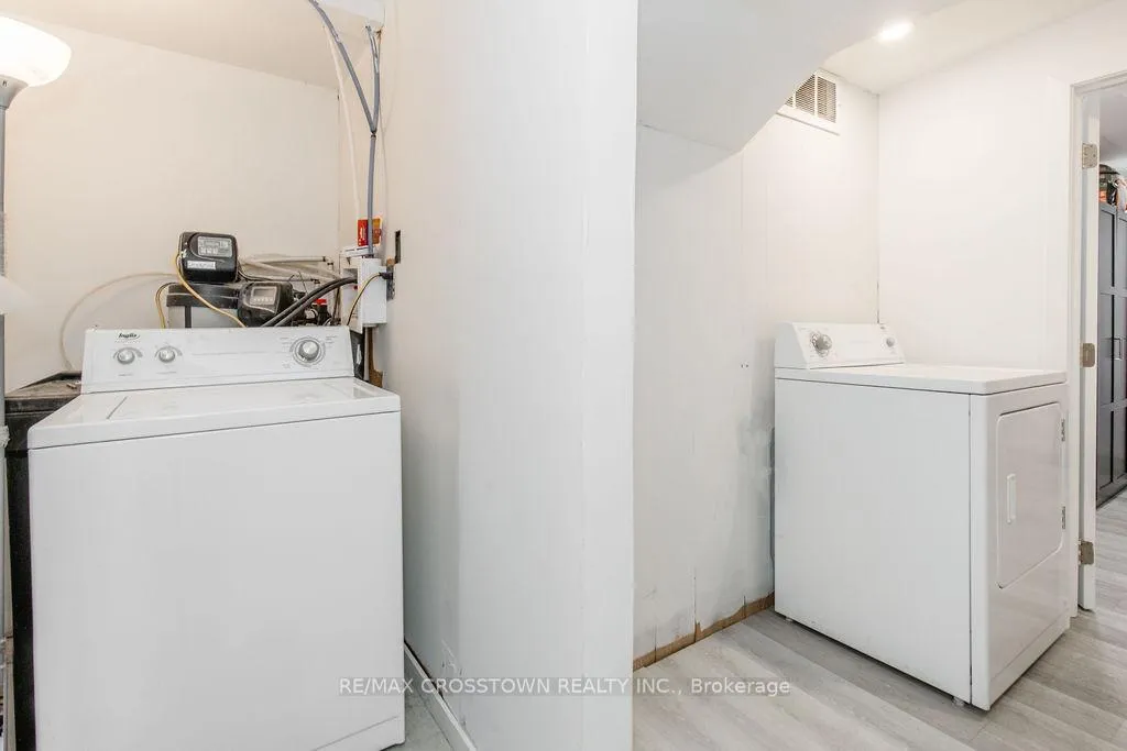 Photo 37 of 34 Kipling Place, Barrie, Letitia Heights — HOMEH