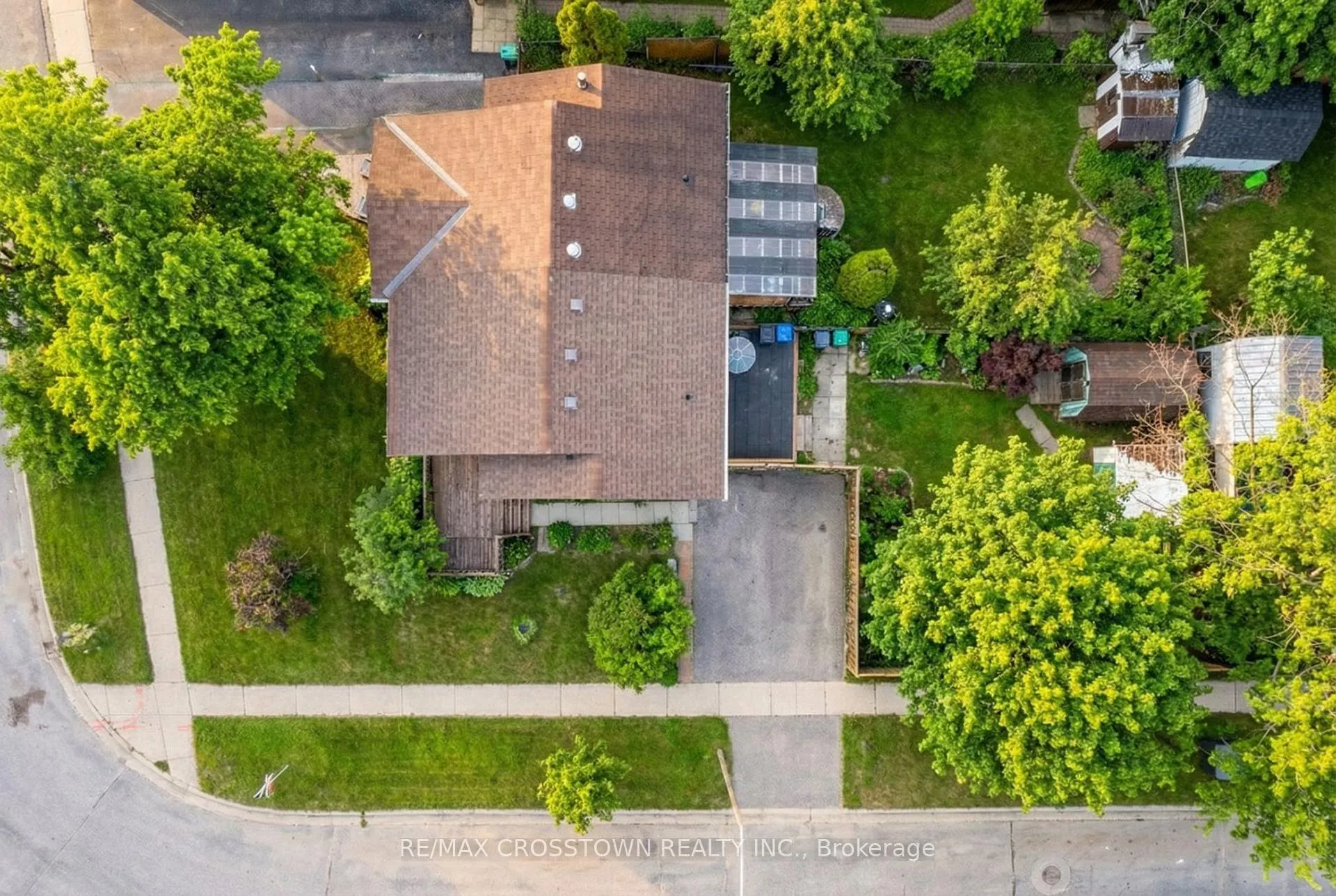 Photo 39 of 34 Kipling Place, Barrie, Letitia Heights — HOMEH