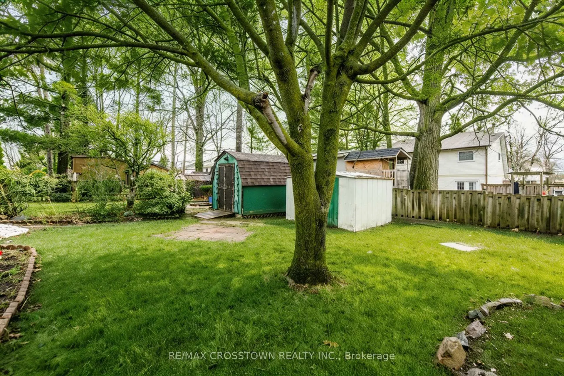 Photo 43 of 34 Kipling Place, Barrie, Letitia Heights — HOMEH