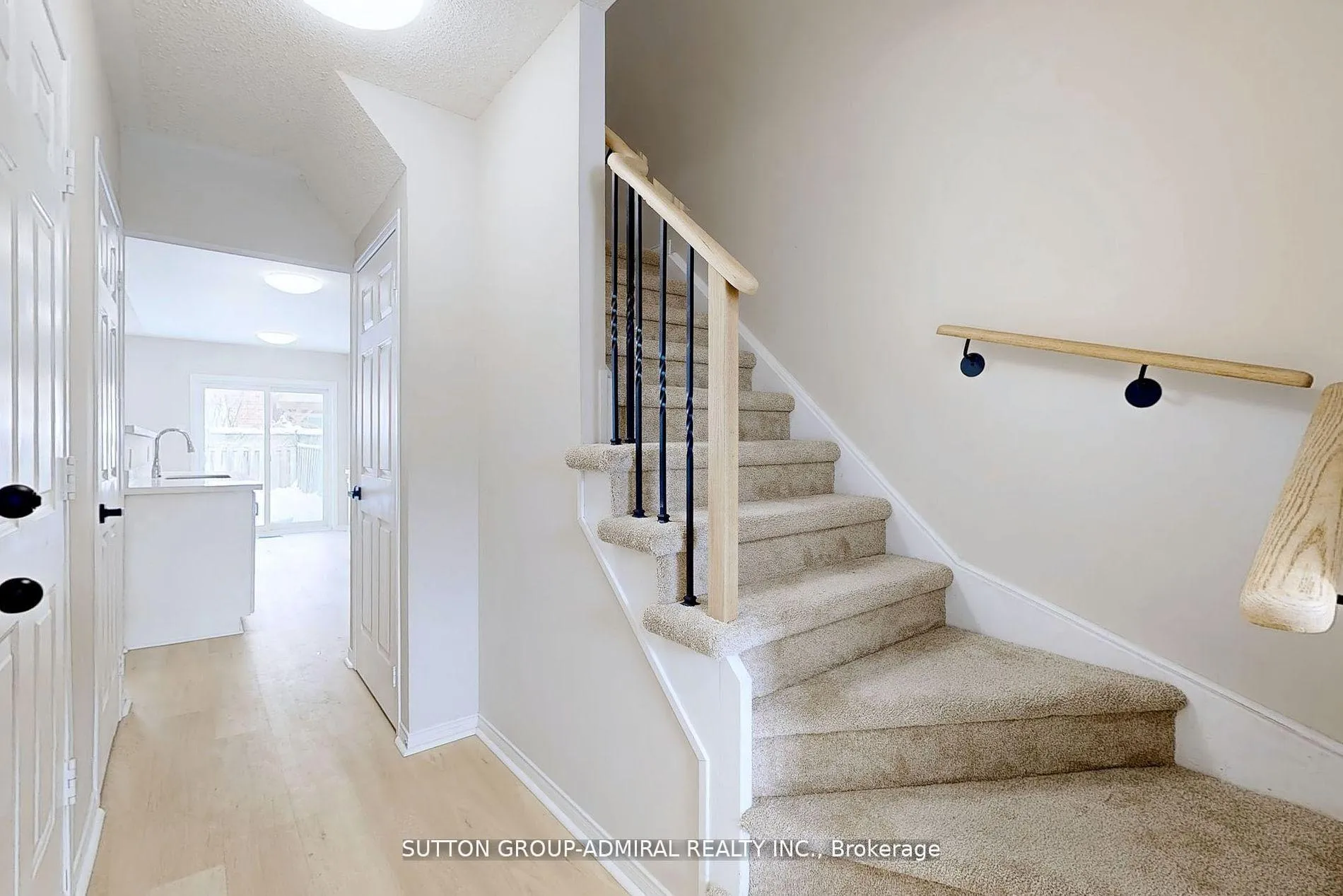 Photo 4 of 32 Kelso Crescent, Vaughan, Maple — HOMEH