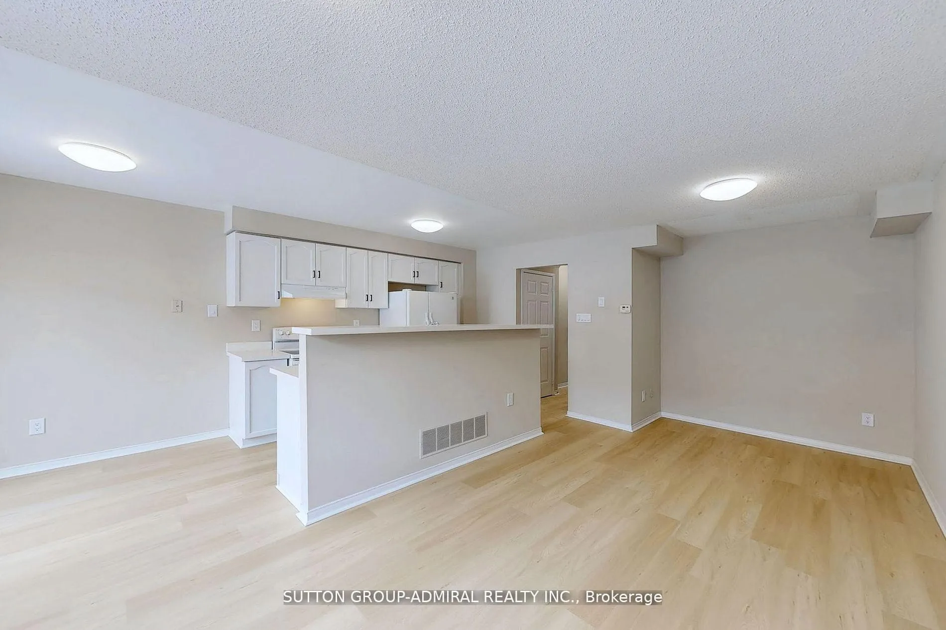 Photo 5 of 32 Kelso Crescent, Vaughan, Maple — HOMEH