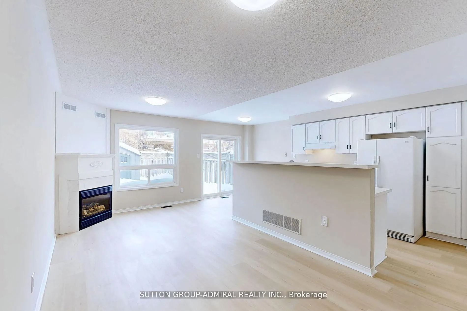 Photo 6 of 32 Kelso Crescent, Vaughan, Maple — HOMEH