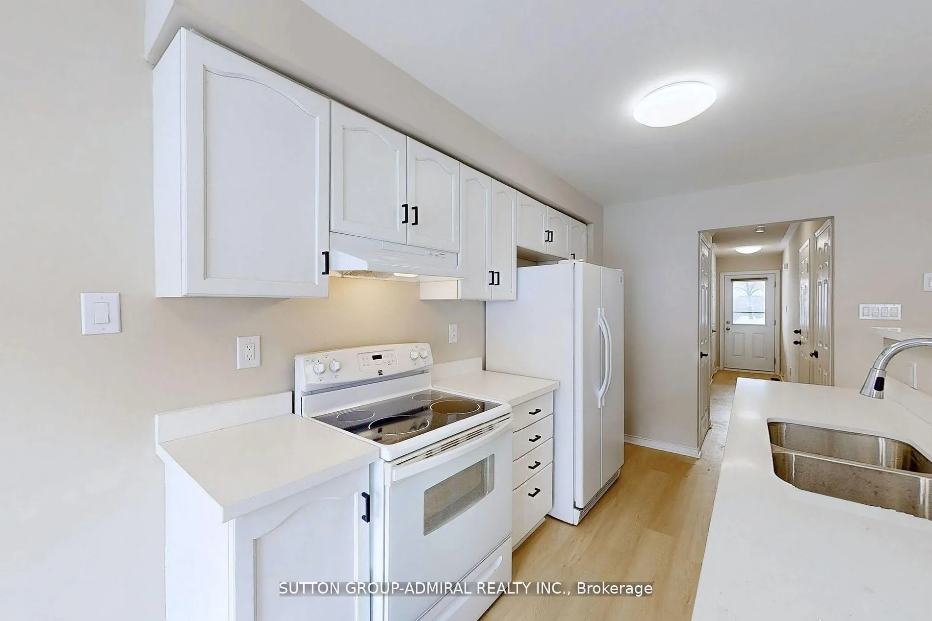 Photo 7 of 32 Kelso Crescent, Vaughan, Maple — HOMEH