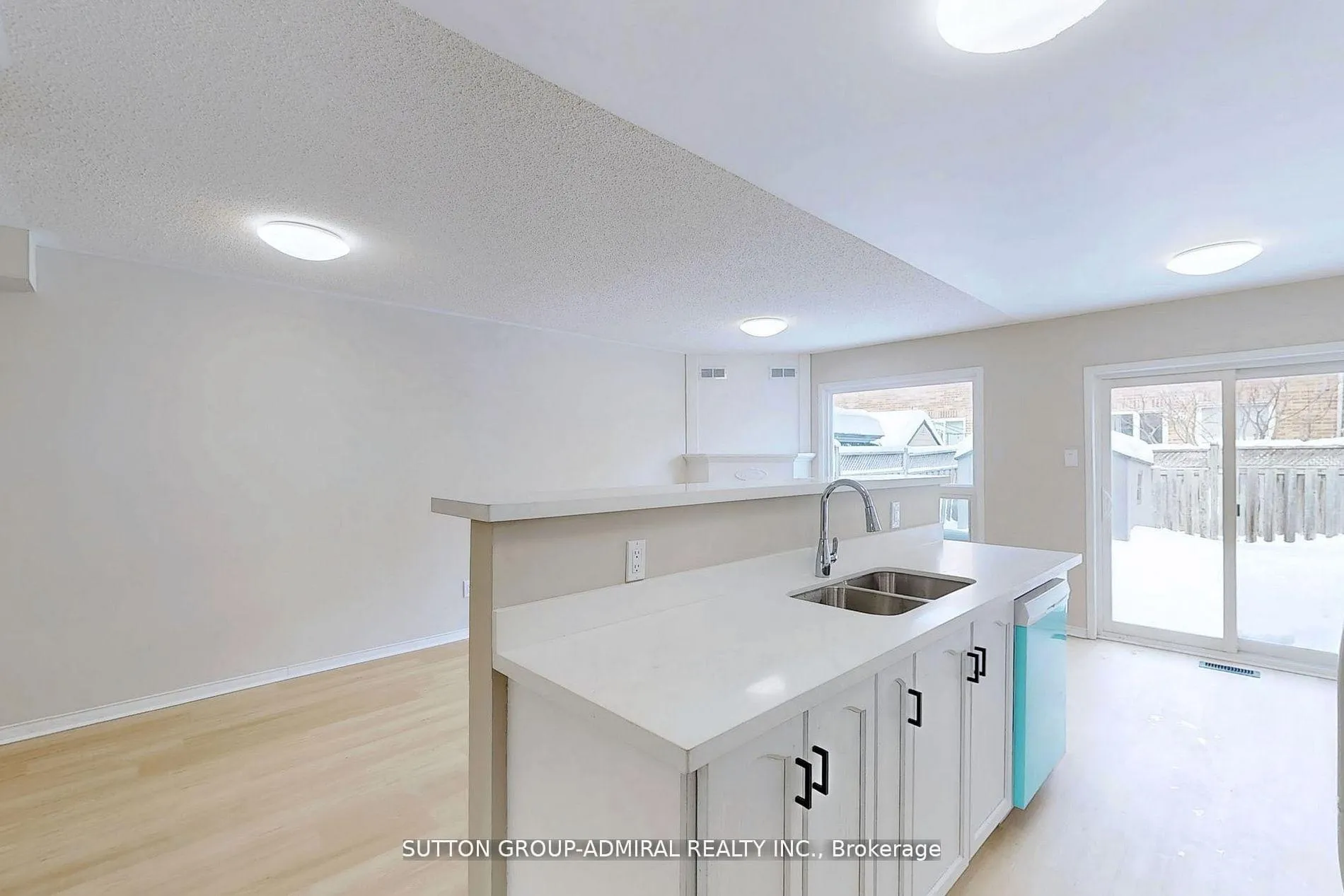 Photo 8 of 32 Kelso Crescent, Vaughan, Maple — HOMEH