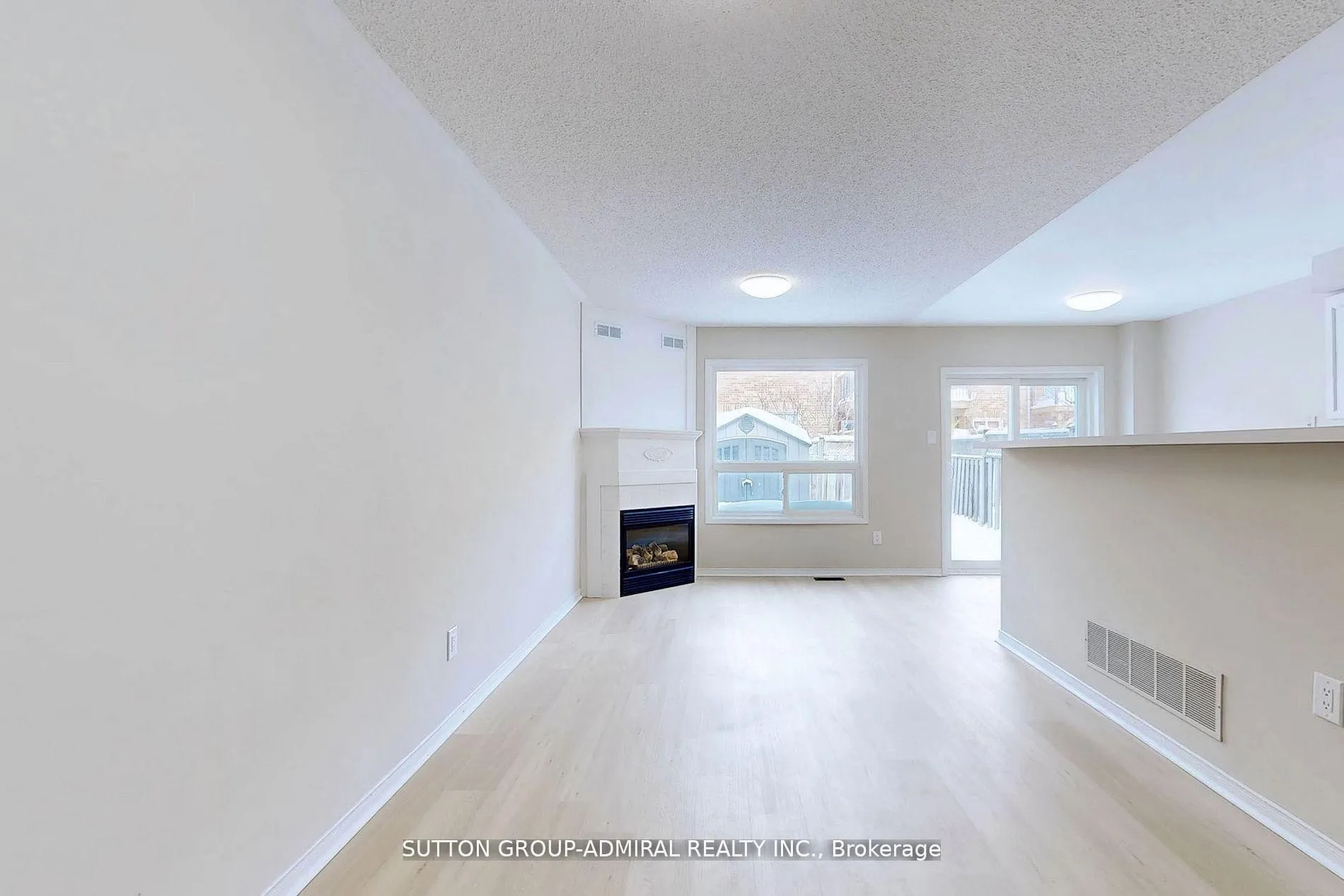 Photo 11 of 32 Kelso Crescent, Vaughan, Maple — HOMEH