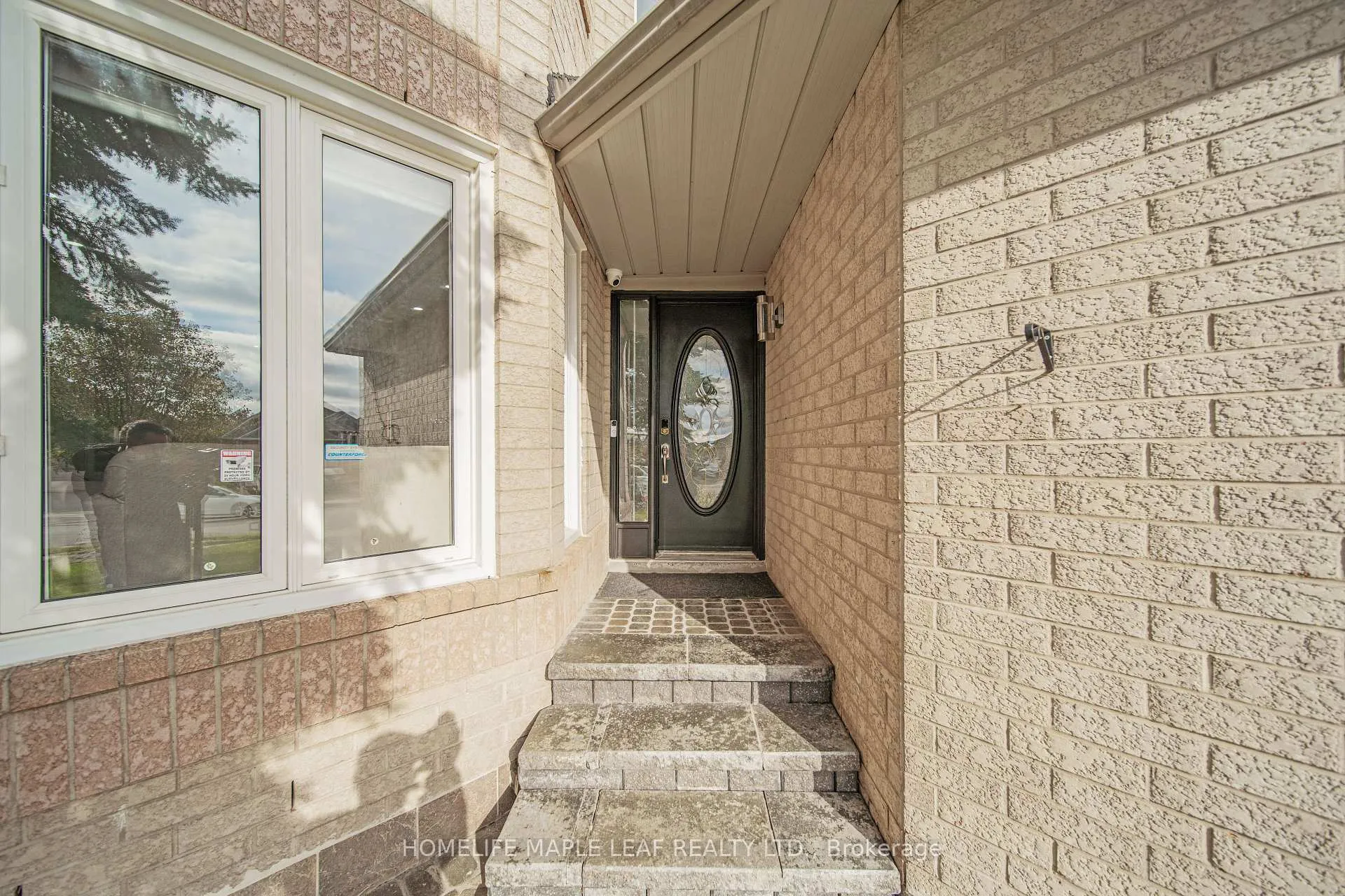 Photo 3 of 27 Beaverhall Road, Brampton, Brampton West — HOMEH