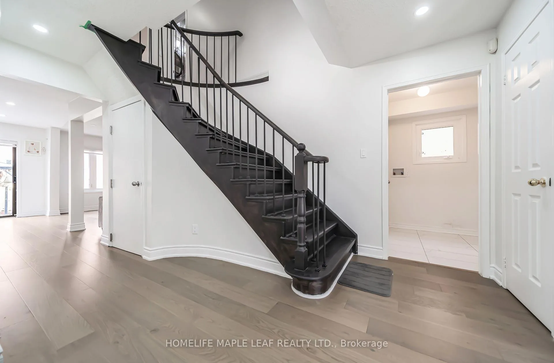 Photo 9 of 27 Beaverhall Road, Brampton, Brampton West — HOMEH