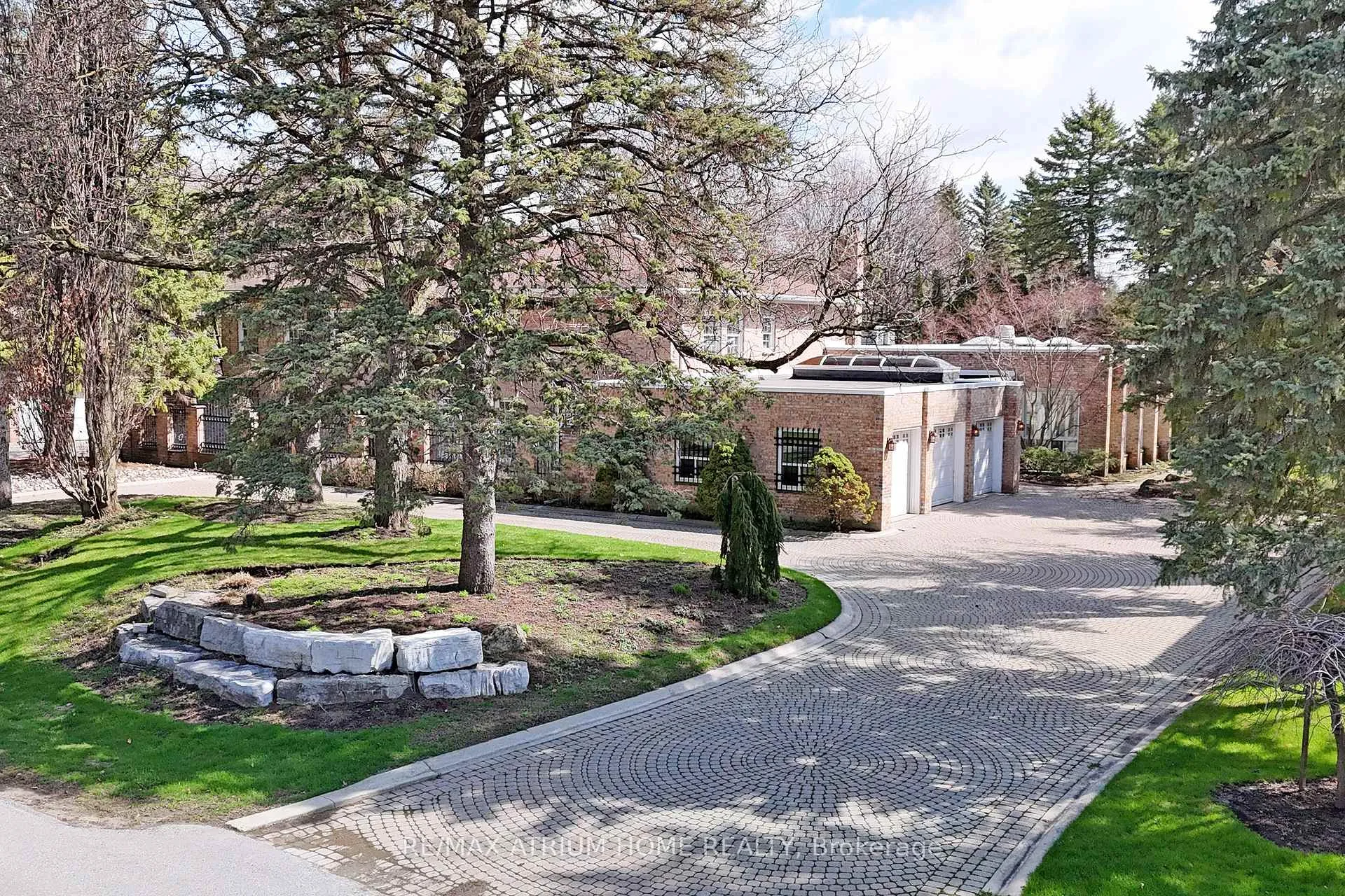 Photo 2 of 19 Limcombe Drive, Markham, Bayview Glen — HOMEH