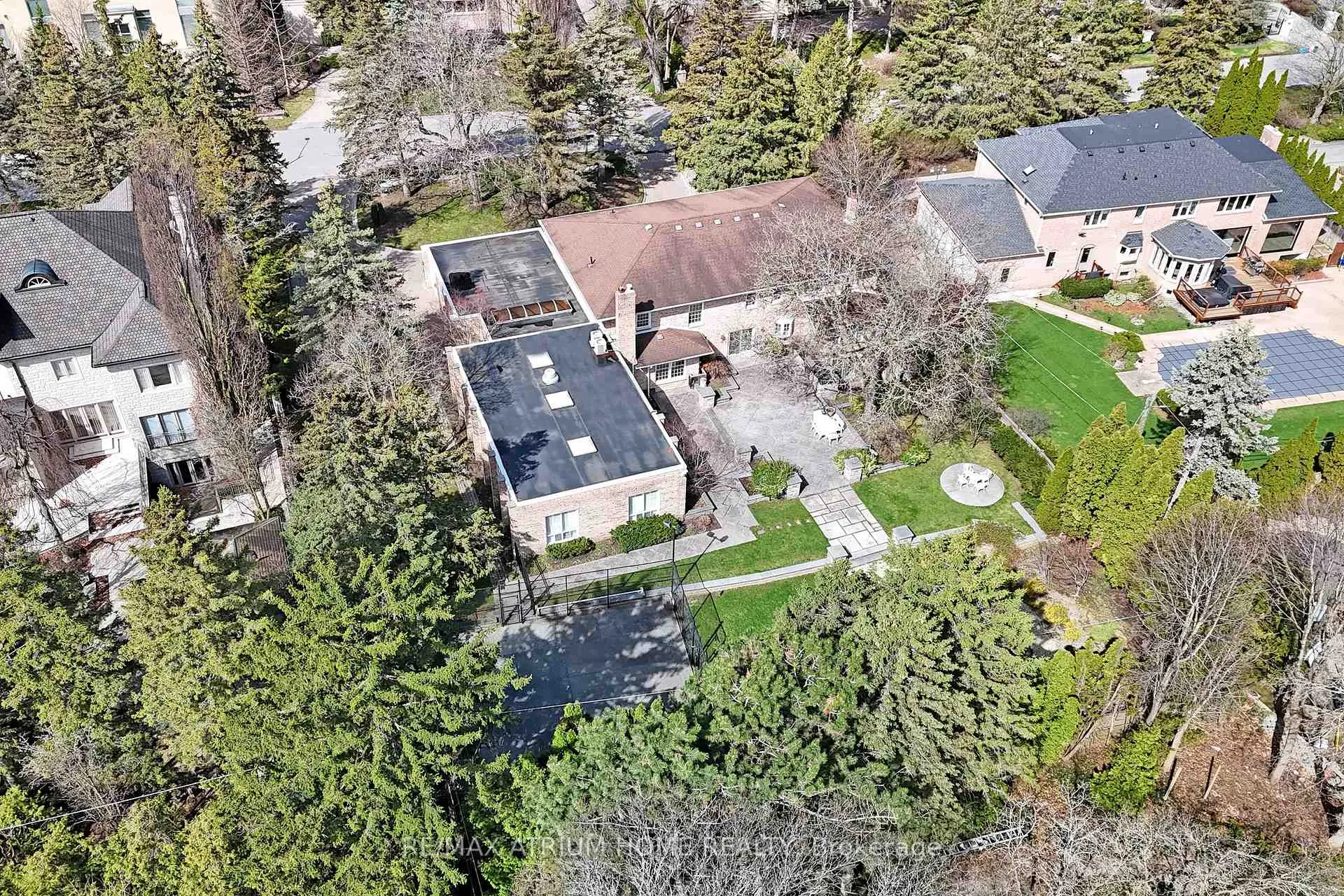 Photo 3 of 19 Limcombe Drive, Markham, Bayview Glen — HOMEH