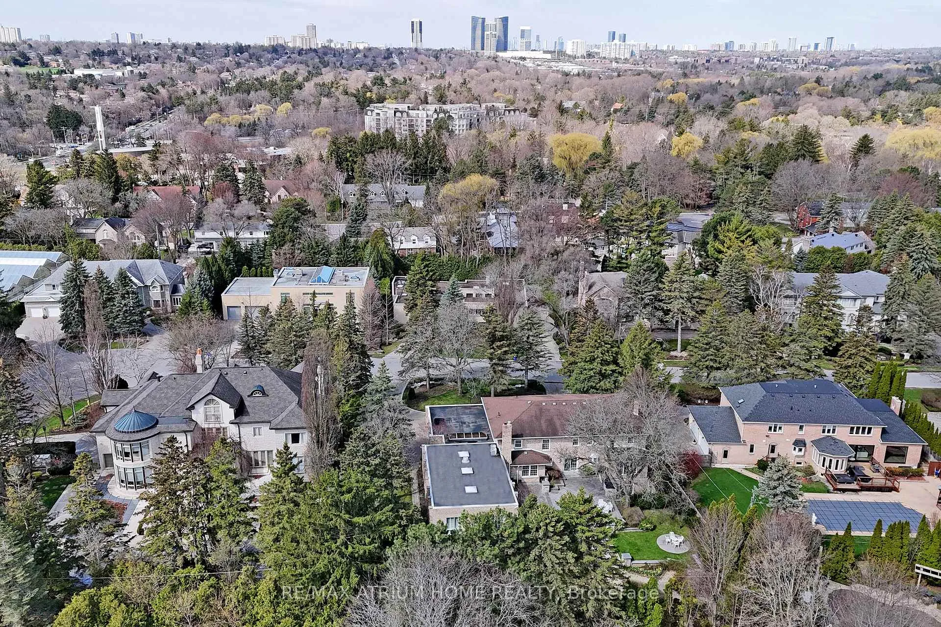 Photo 4 of 19 Limcombe Drive, Markham, Bayview Glen — HOMEH