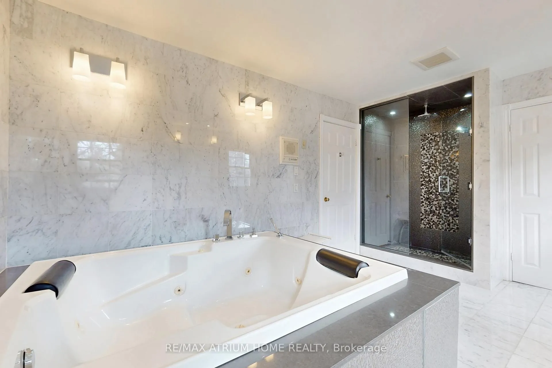 Photo 26 of 19 Limcombe Drive, Markham, Bayview Glen — HOMEH