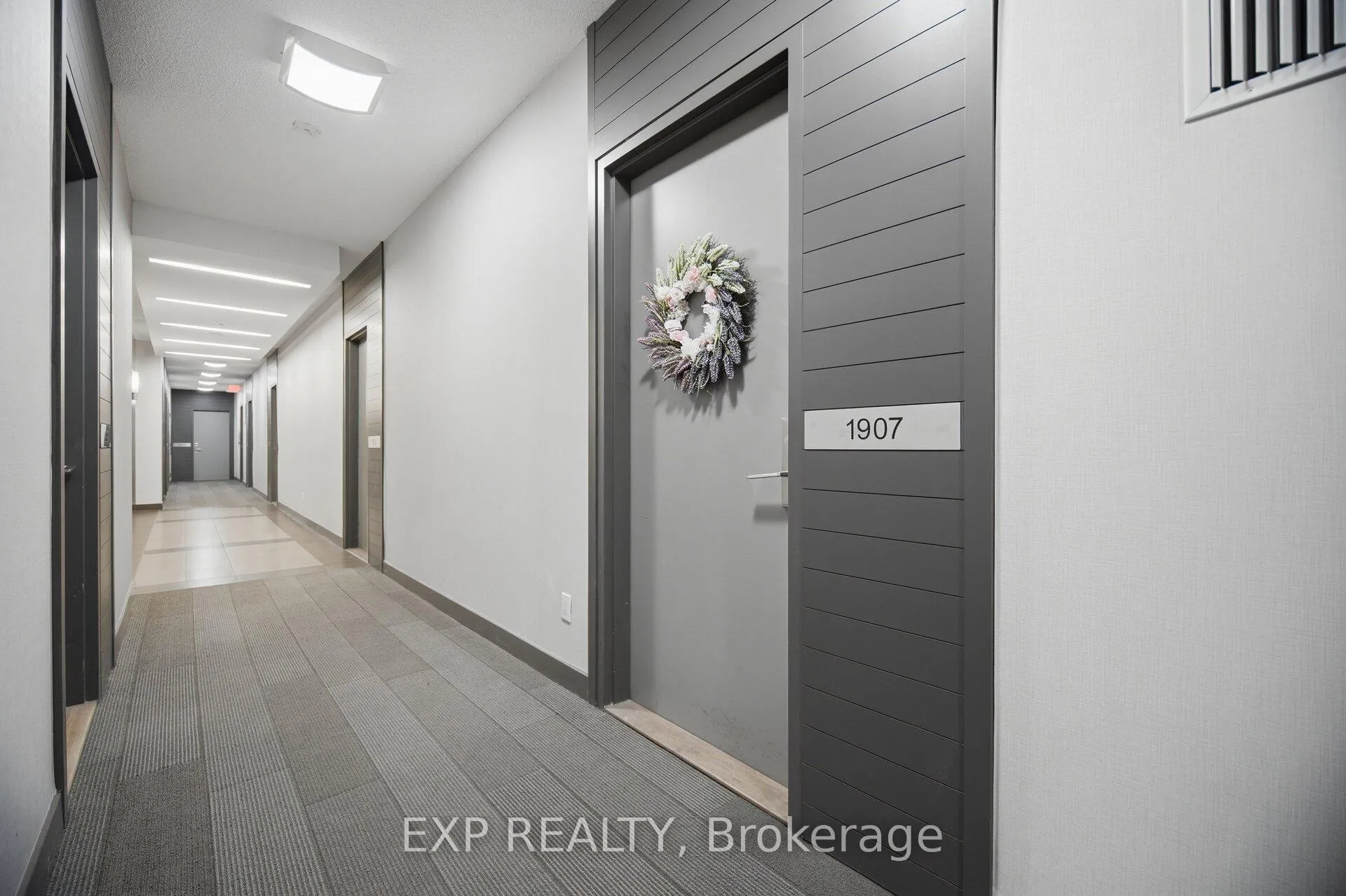 Photo 3 of Unit 1907, 126 Simcoe Street, Toronto, Waterfront Communities — HOMEH