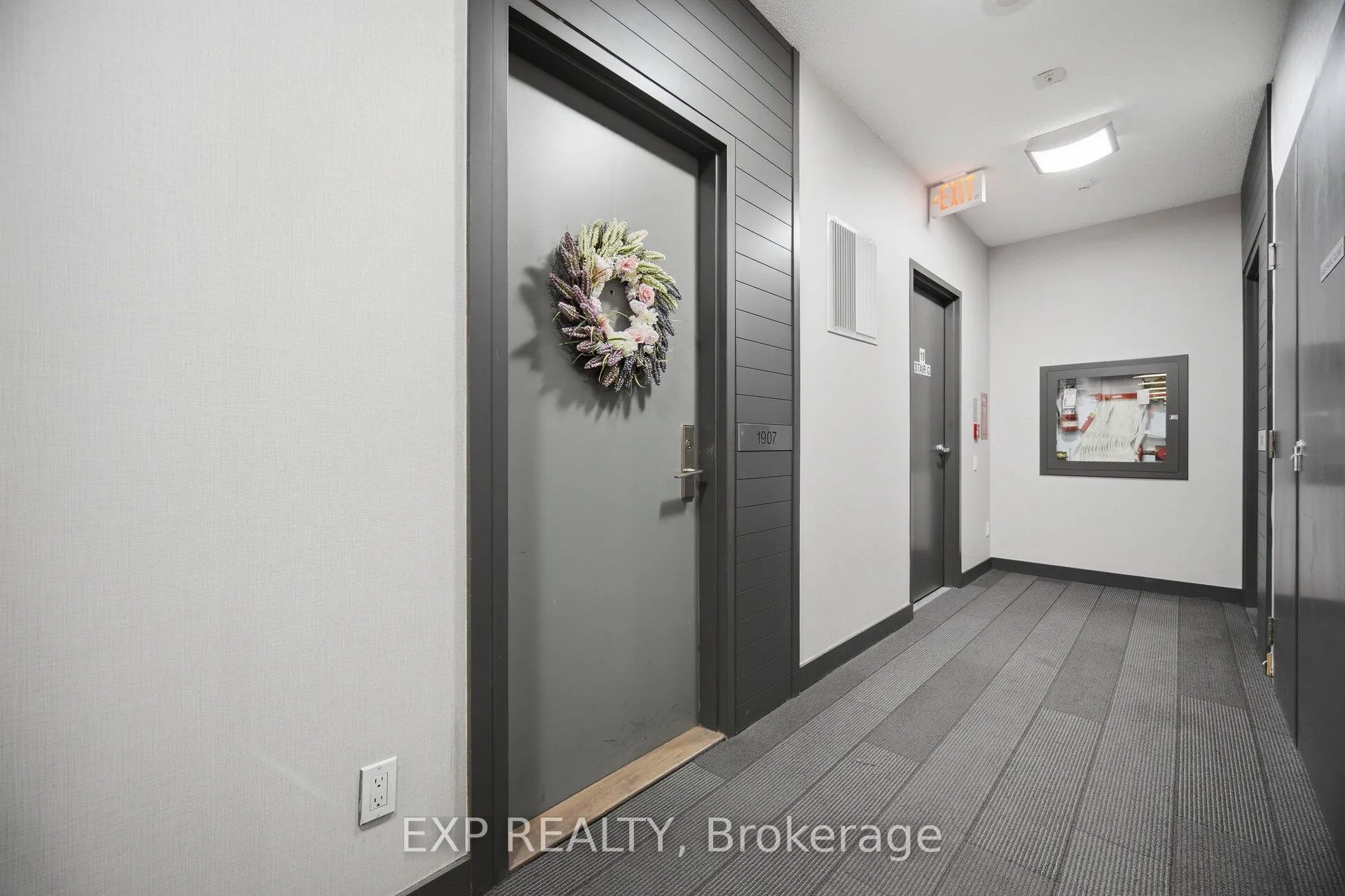 Photo 4 of Unit 1907, 126 Simcoe Street, Toronto, Waterfront Communities — HOMEH