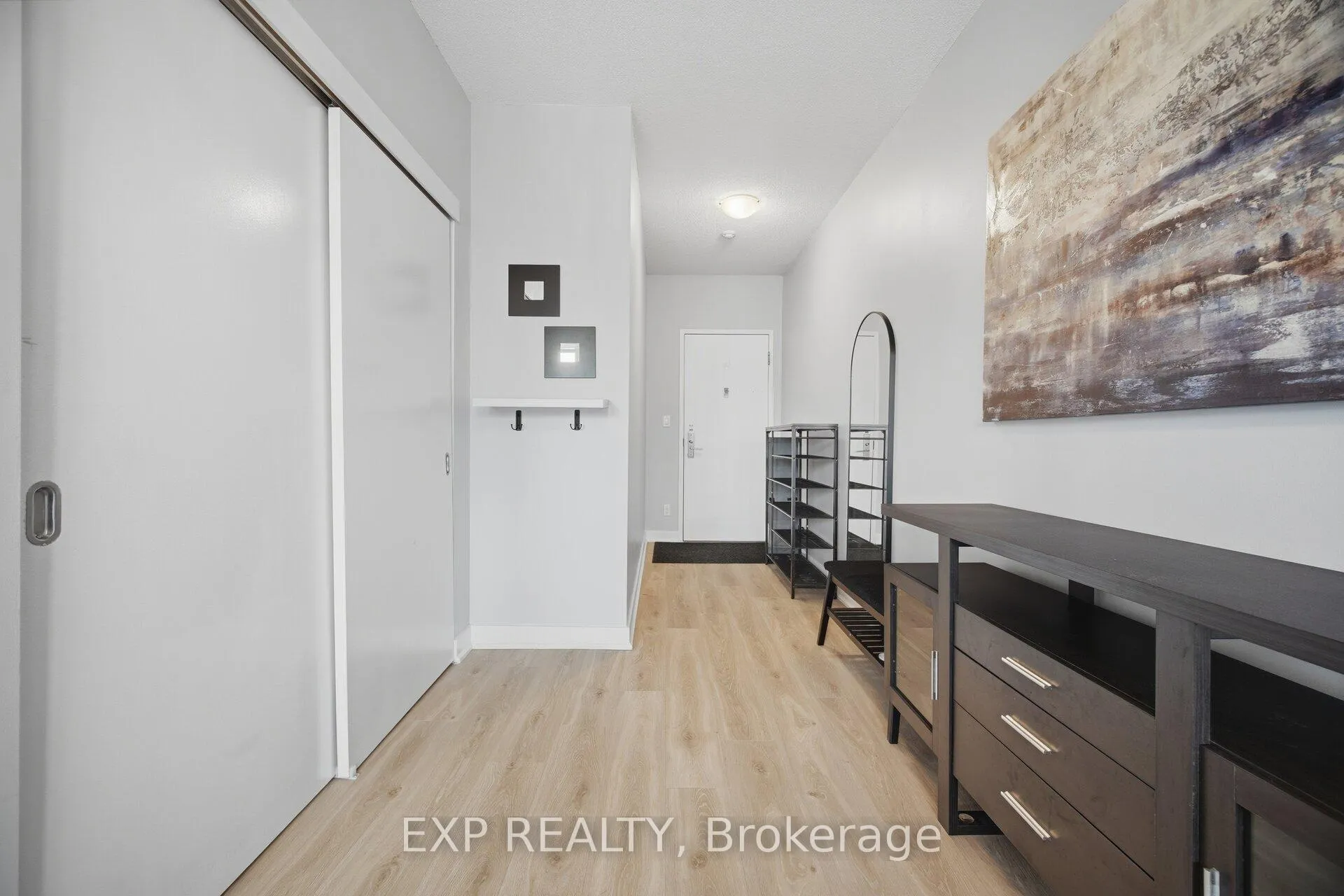 Photo 6 of Unit 1907, 126 Simcoe Street, Toronto, Waterfront Communities — HOMEH