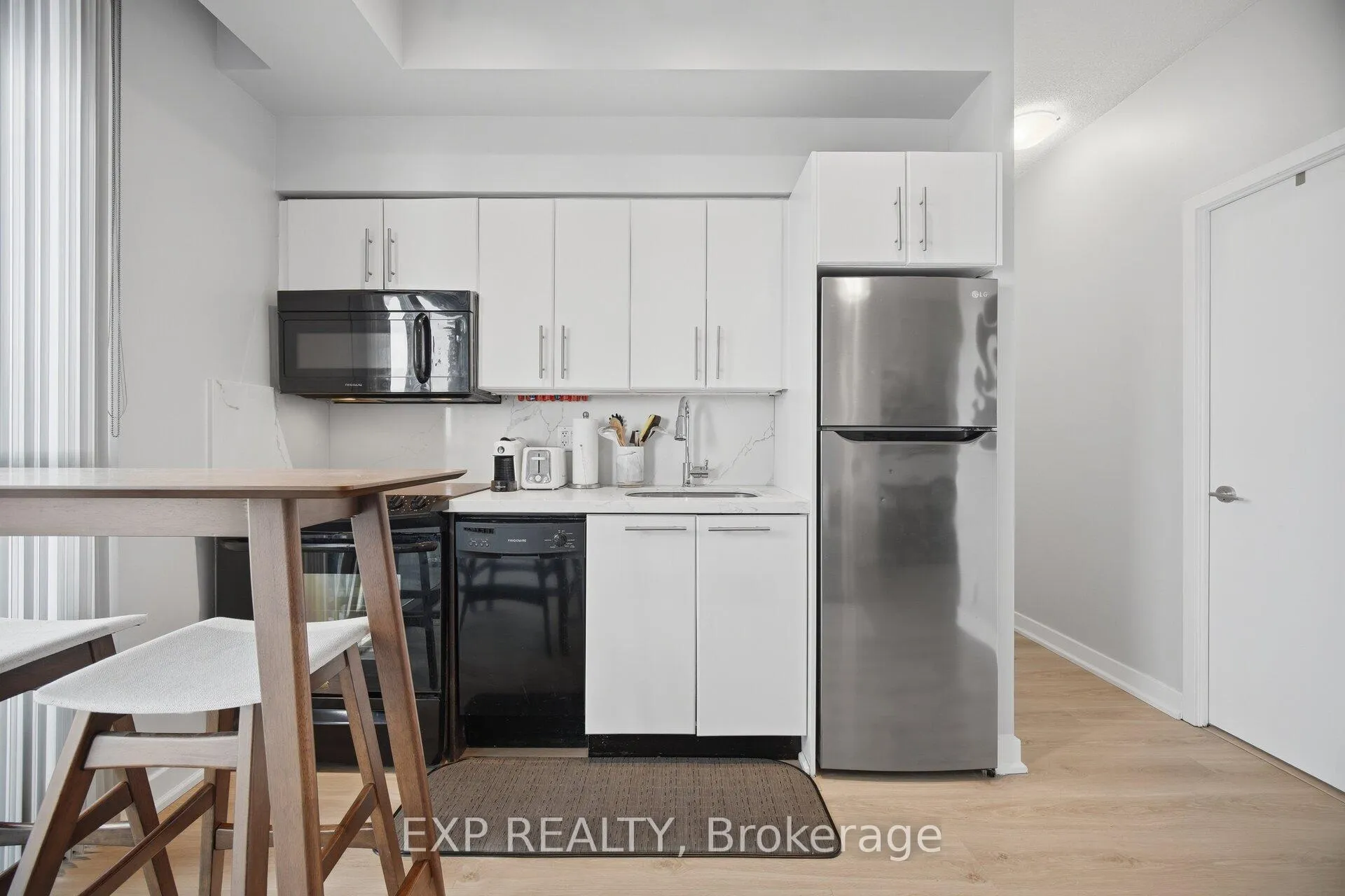 Photo 15 of Unit 1907, 126 Simcoe Street, Toronto, Waterfront Communities — HOMEH