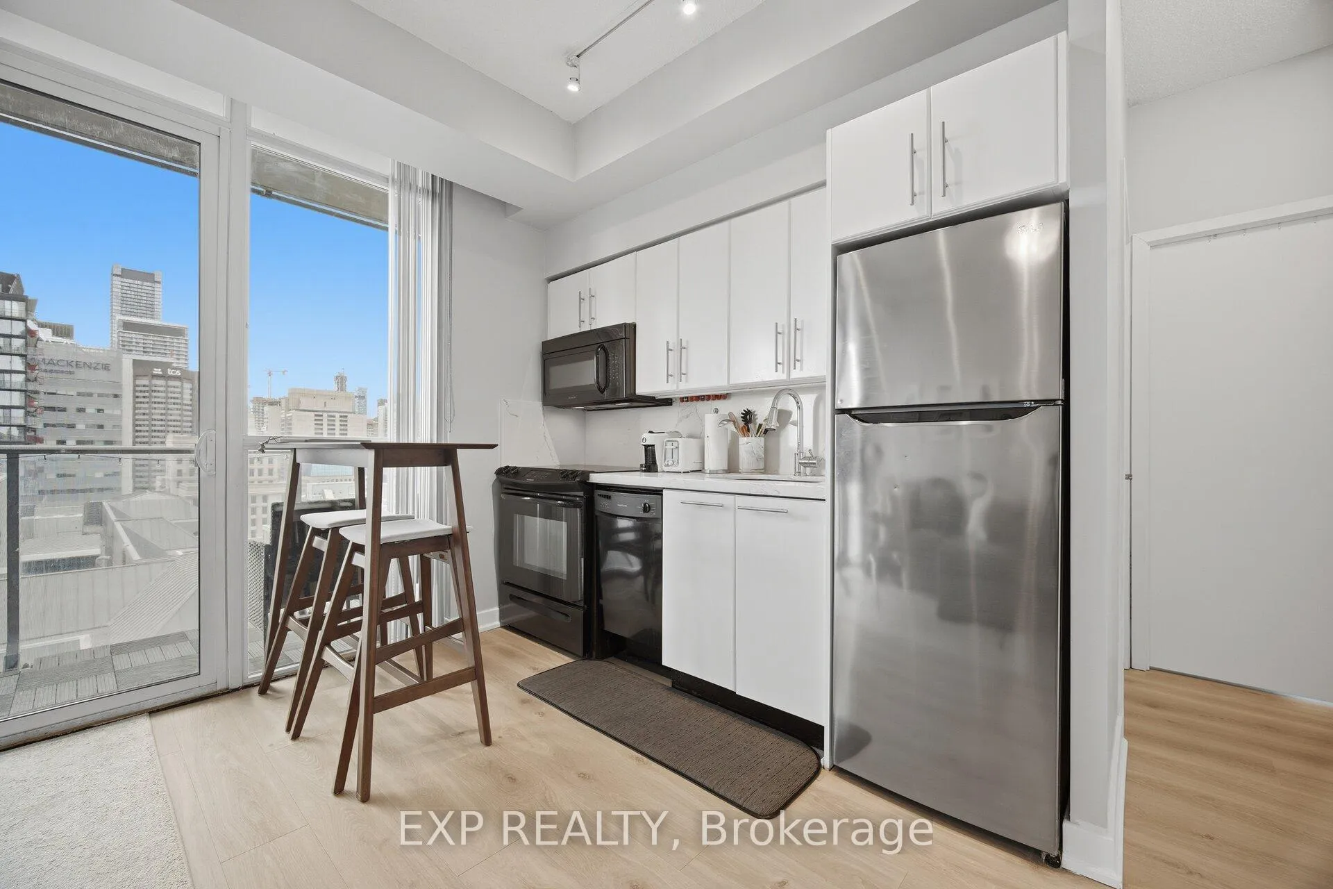 Photo 16 of Unit 1907, 126 Simcoe Street, Toronto, Waterfront Communities — HOMEH