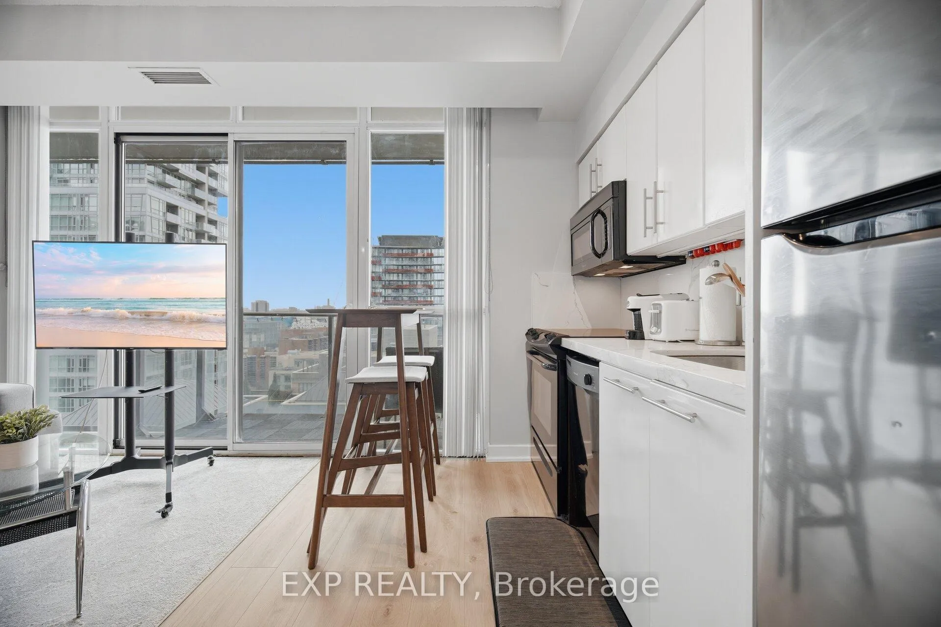 Photo 17 of Unit 1907, 126 Simcoe Street, Toronto, Waterfront Communities — HOMEH