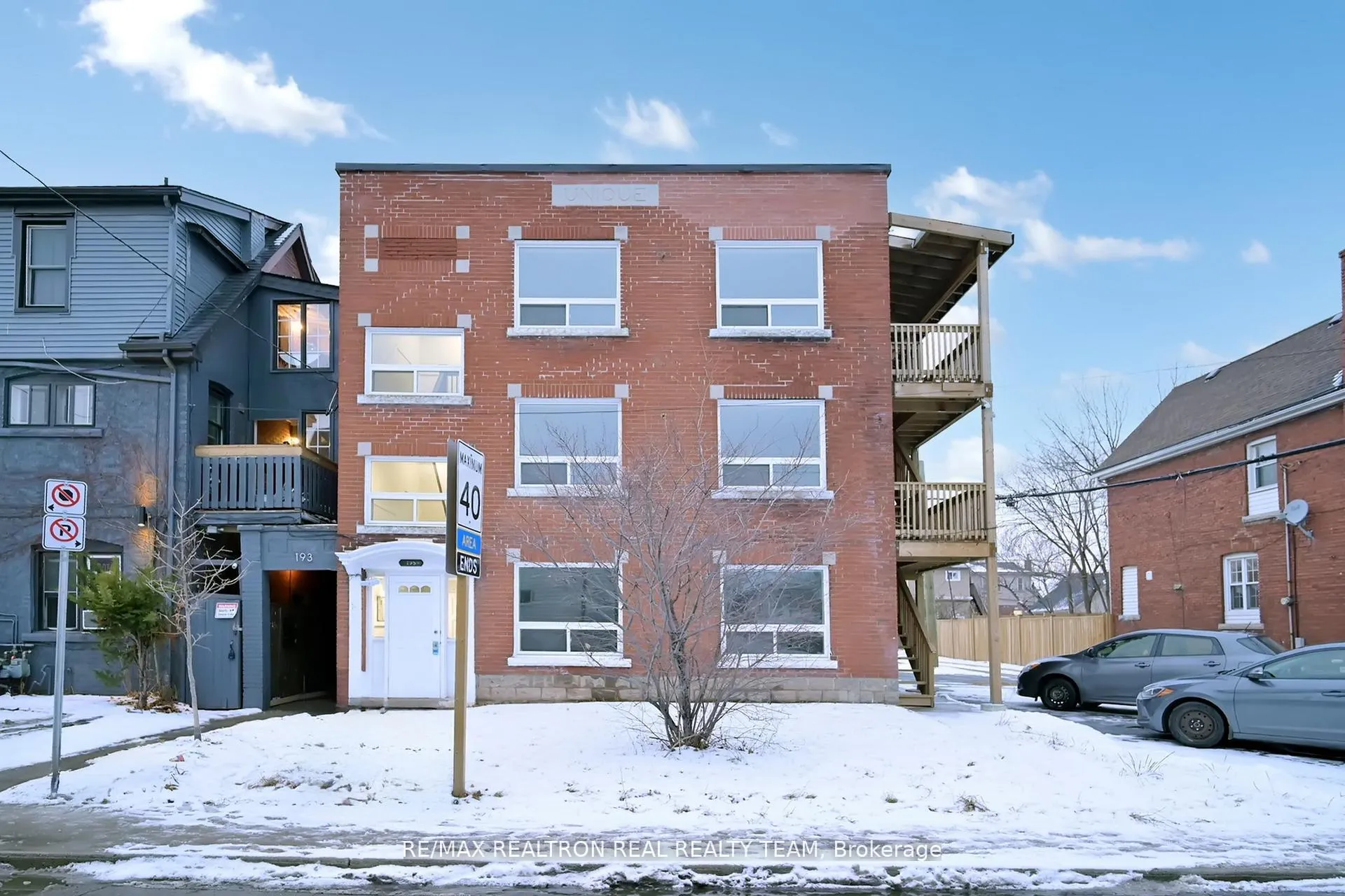 Front of Unit B3, 195 Balmoral Avenue N