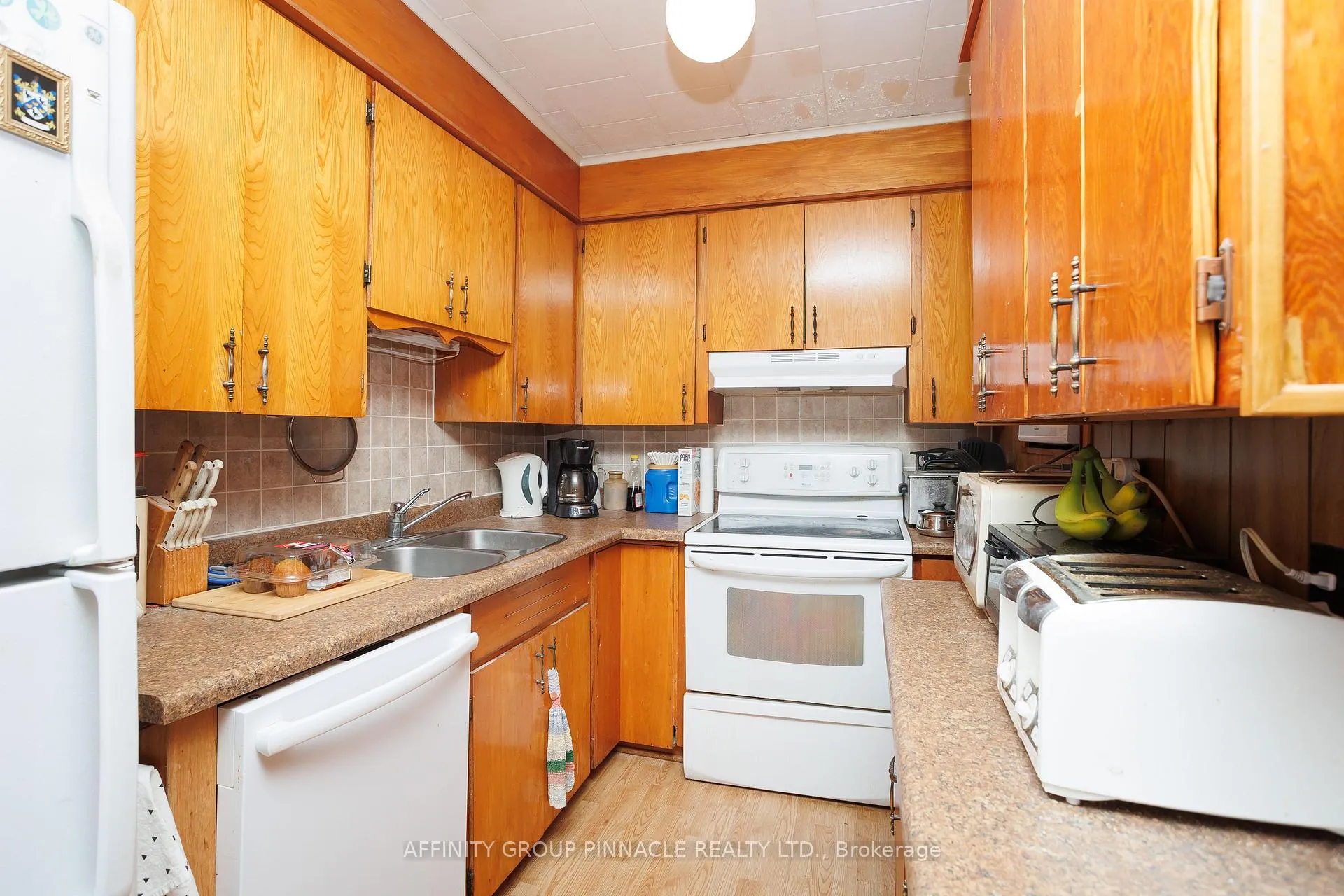 Photo 6 of 14 Hilton's Point Road, Kawartha Lakes, Laxton/Digby/Longford — HOMEH