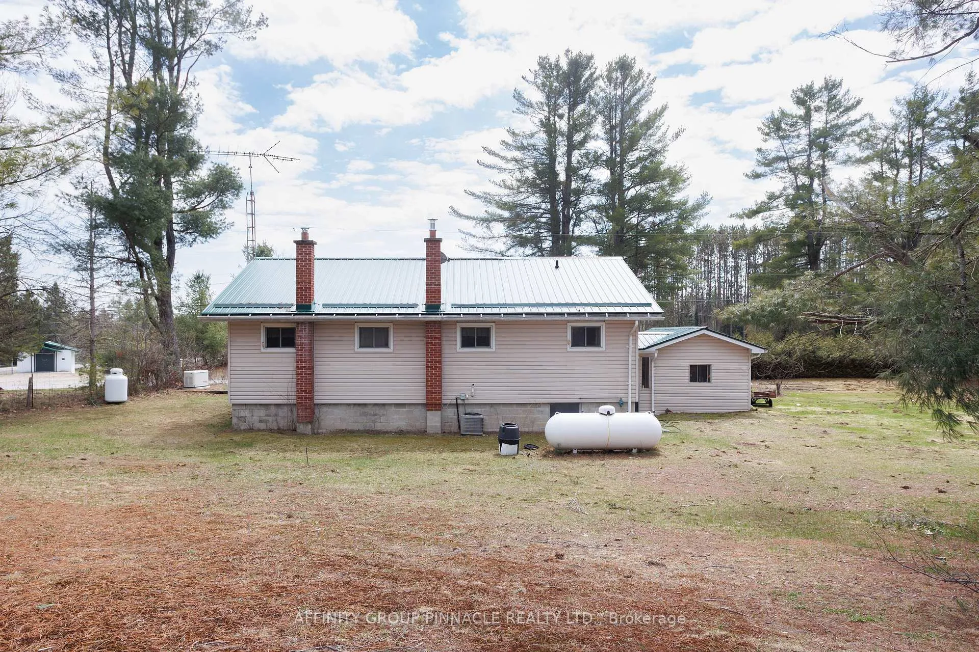 Photo 24 of 14 Hilton's Point Road, Kawartha Lakes, Laxton/Digby/Longford — HOMEH