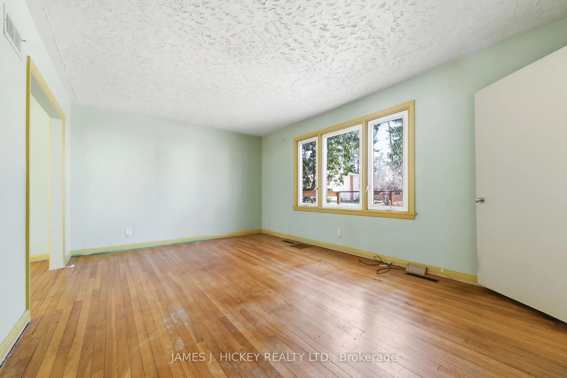 Photo 5 of 34 Faraday Crescent, Deep River, Deep River — HOMEH