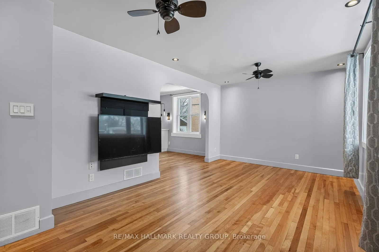 Photo 7 of 170 Donald Street, Ottawa, Overbrook/Castle Heights — HOMEH