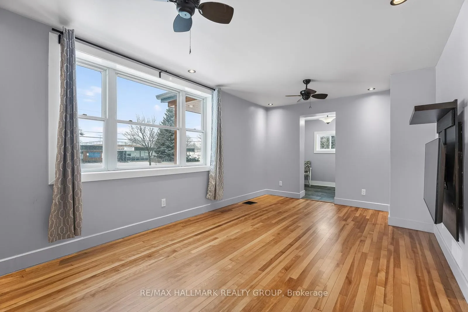 Photo 9 of 170 Donald Street, Ottawa, Overbrook/Castle Heights — HOMEH