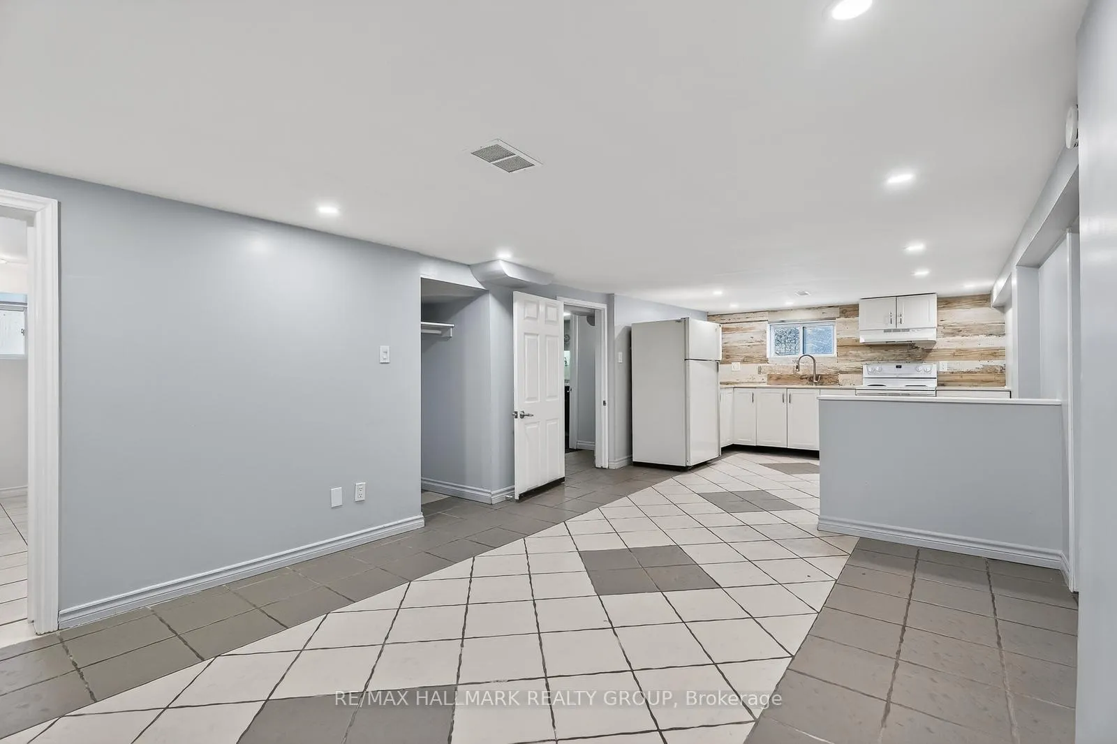 Photo 37 of 170 Donald Street, Ottawa, Overbrook/Castle Heights — HOMEH