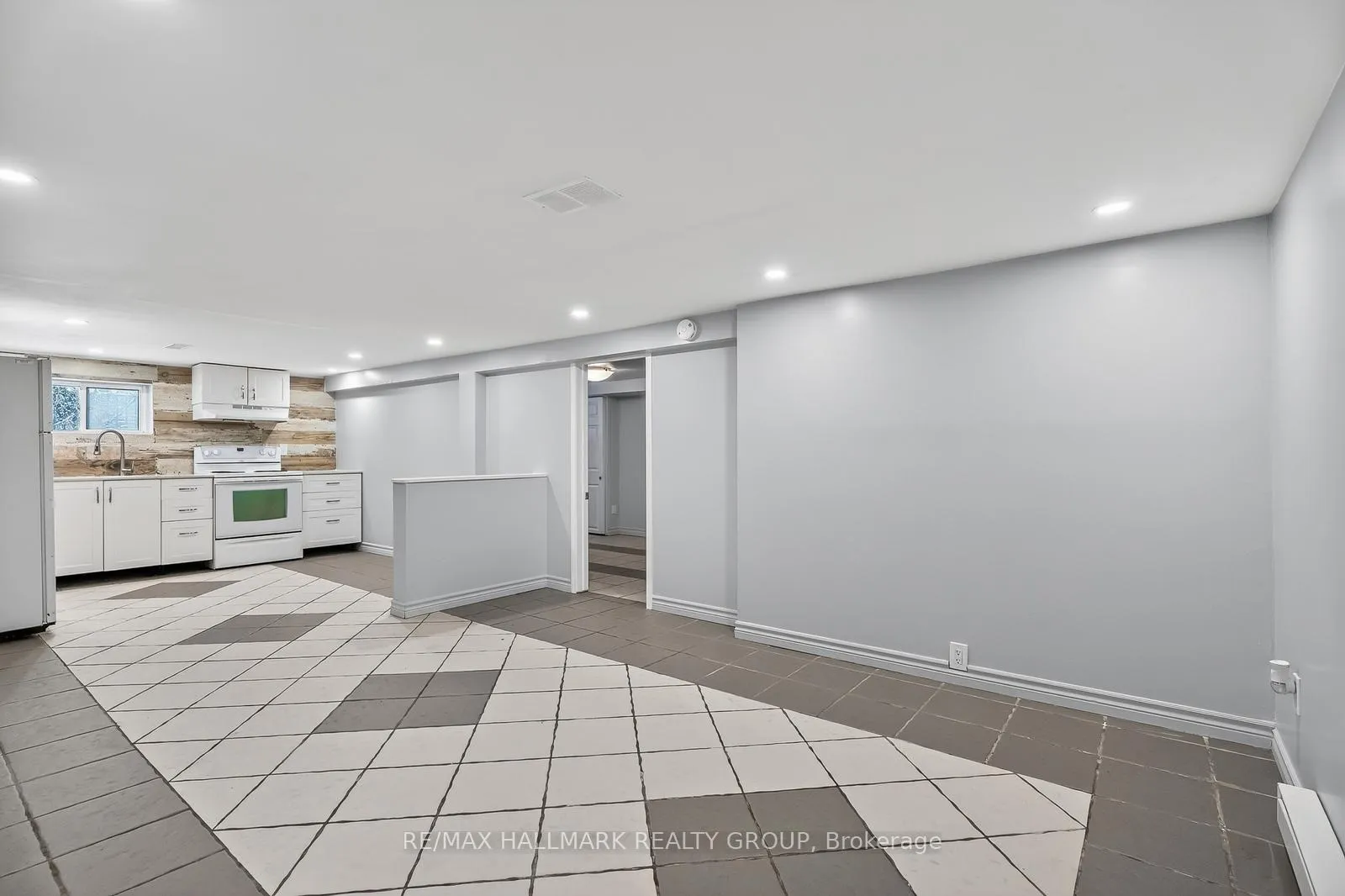 Photo 38 of 170 Donald Street, Ottawa, Overbrook/Castle Heights — HOMEH