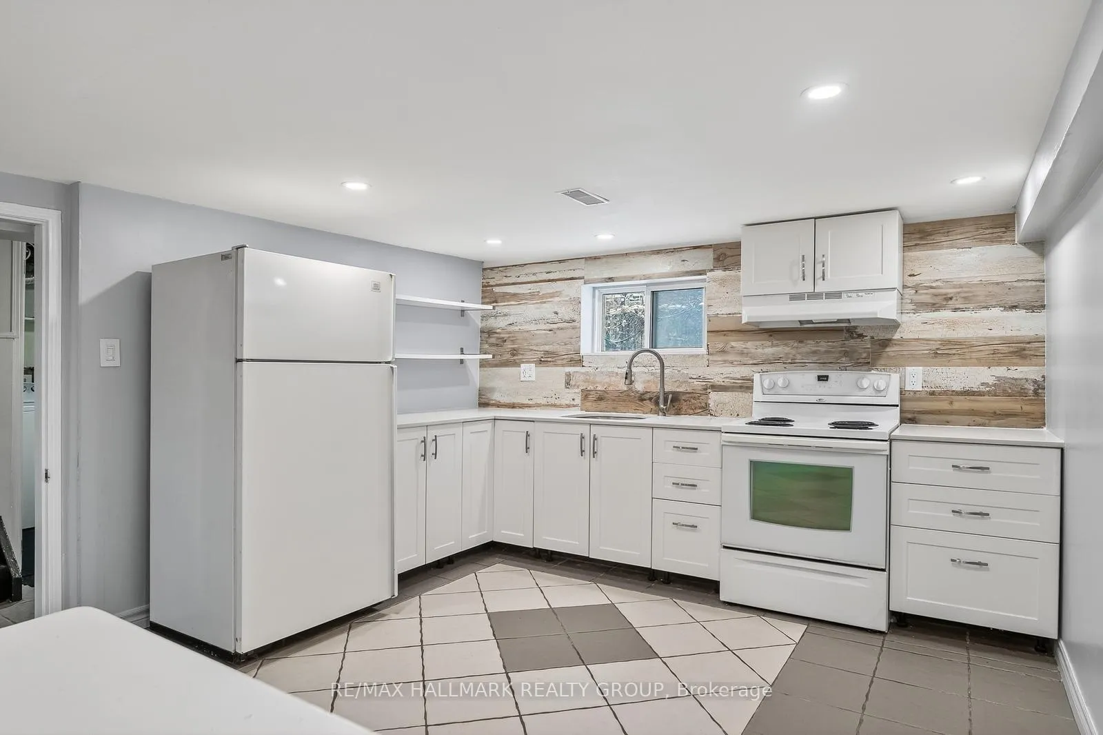Photo 39 of 170 Donald Street, Ottawa, Overbrook/Castle Heights — HOMEH