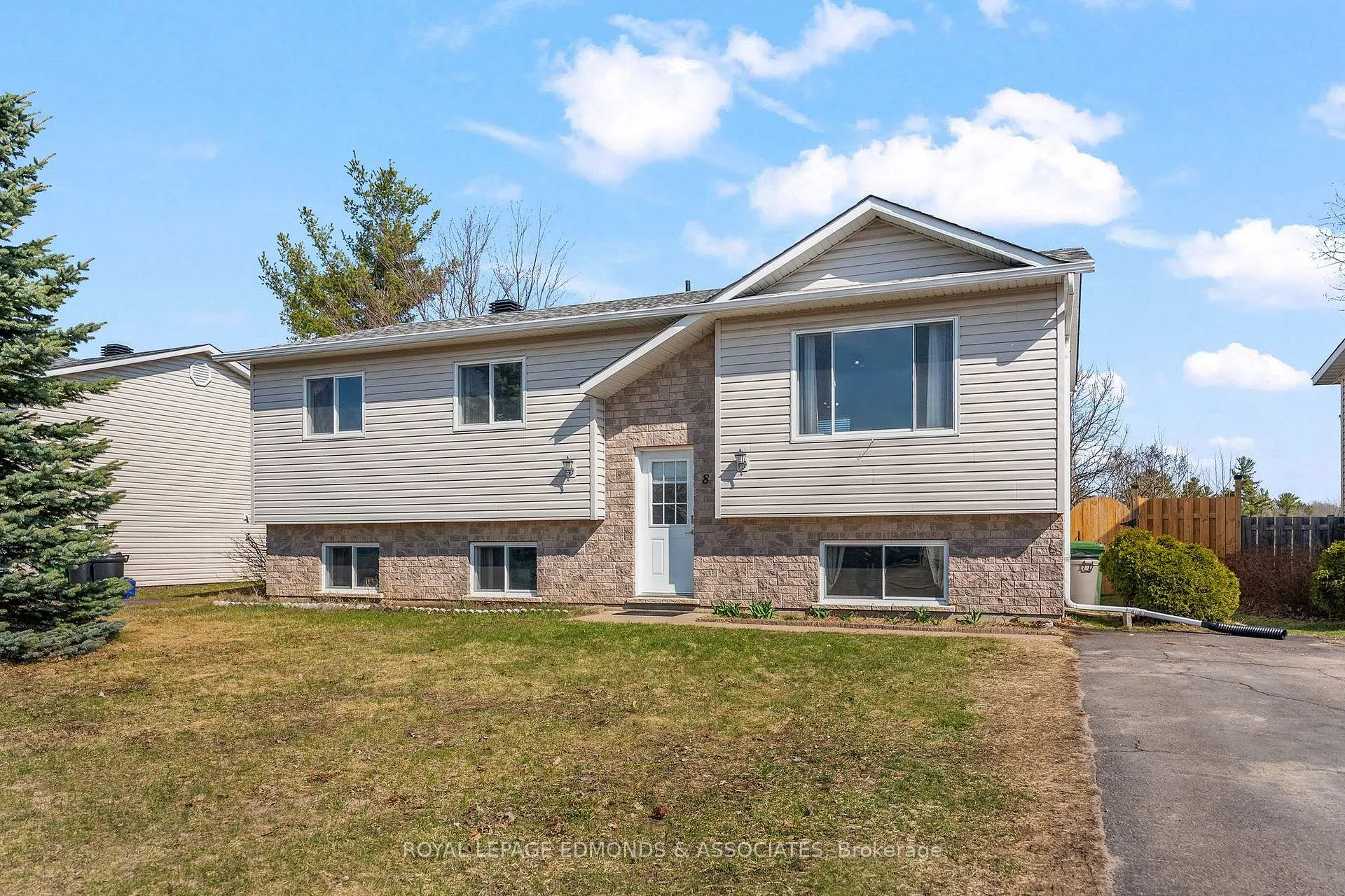 Photo 1 of 8 Gerald Avenue, Petawawa — HOMEH