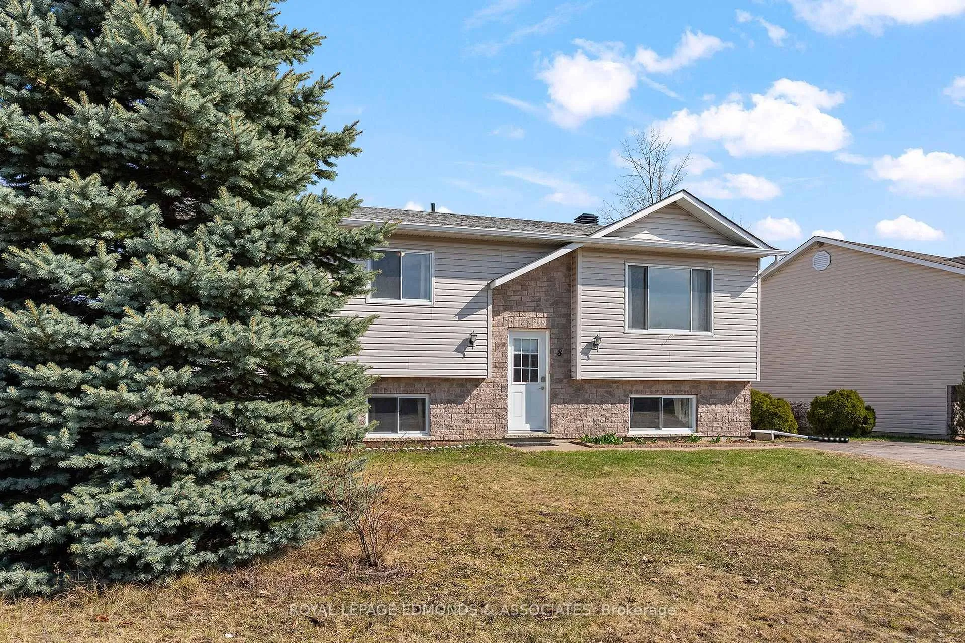 Photo 5 of 8 Gerald Avenue, Petawawa — HOMEH