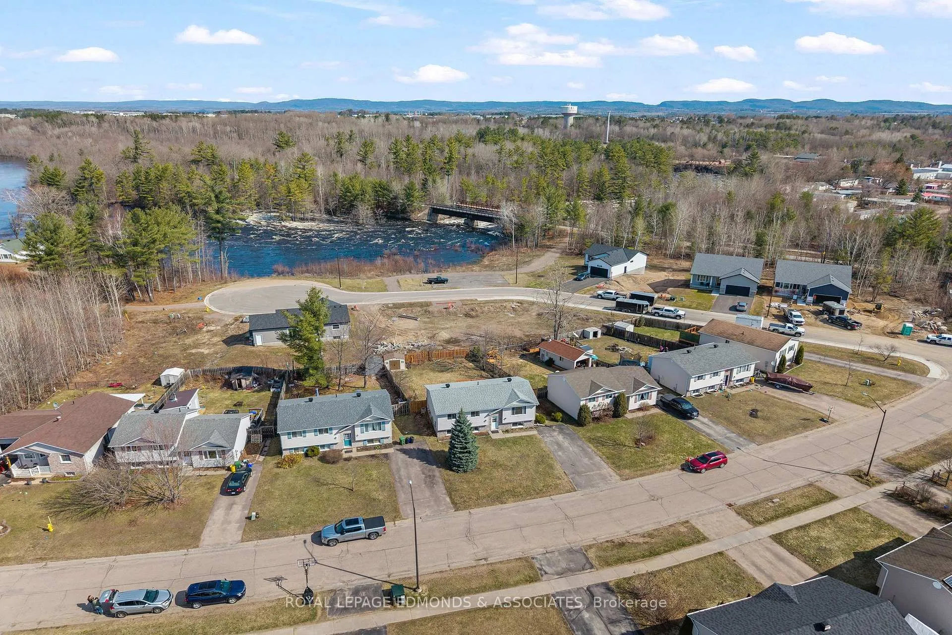 Photo 43 of 8 Gerald Avenue, Petawawa — HOMEH