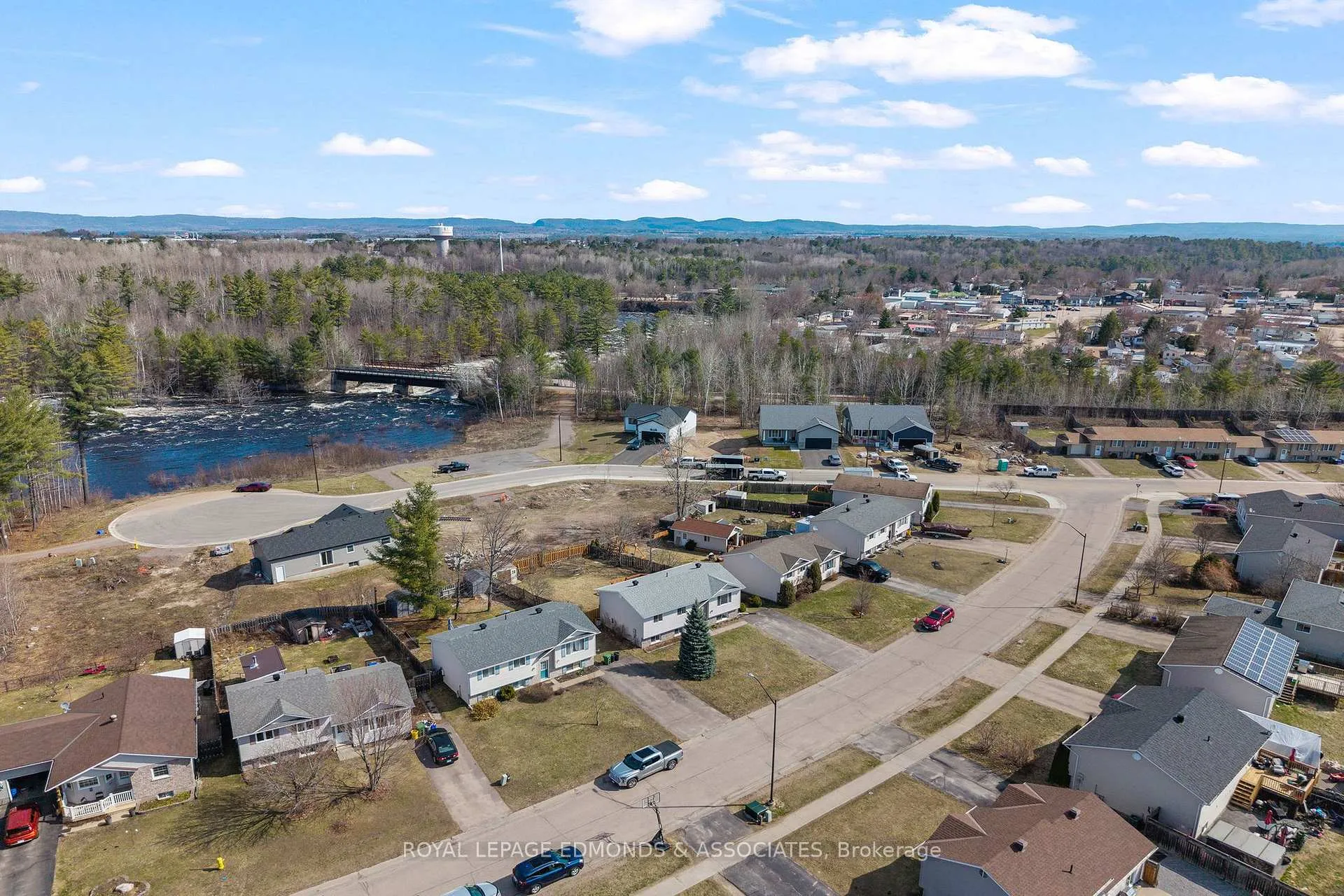 Photo 44 of 8 Gerald Avenue, Petawawa — HOMEH
