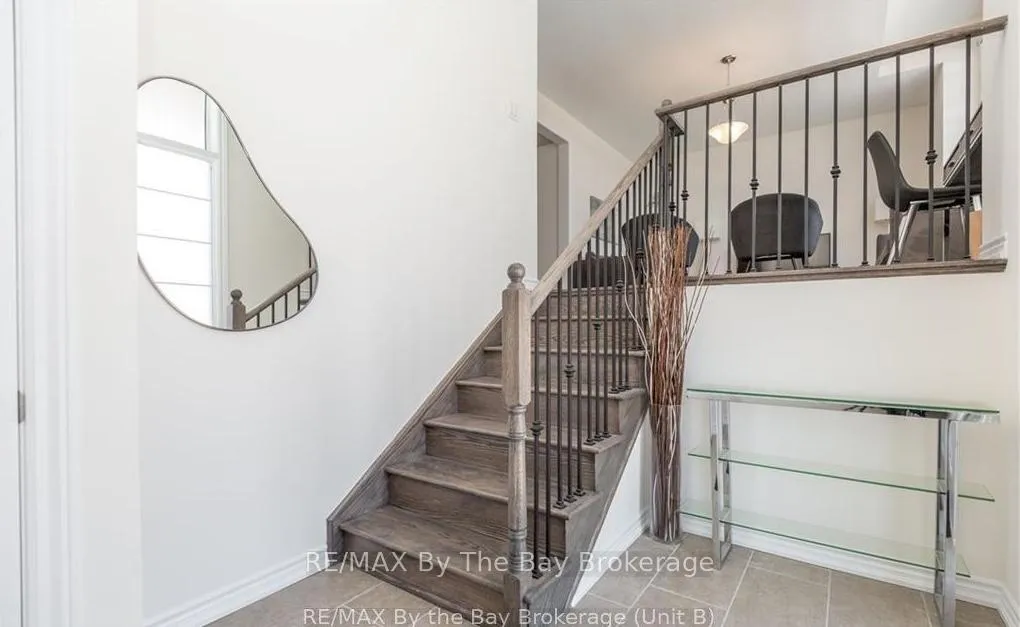 Photo 2 of 85 Sun Valley Avenue, Wasaga Beach — HOMEH